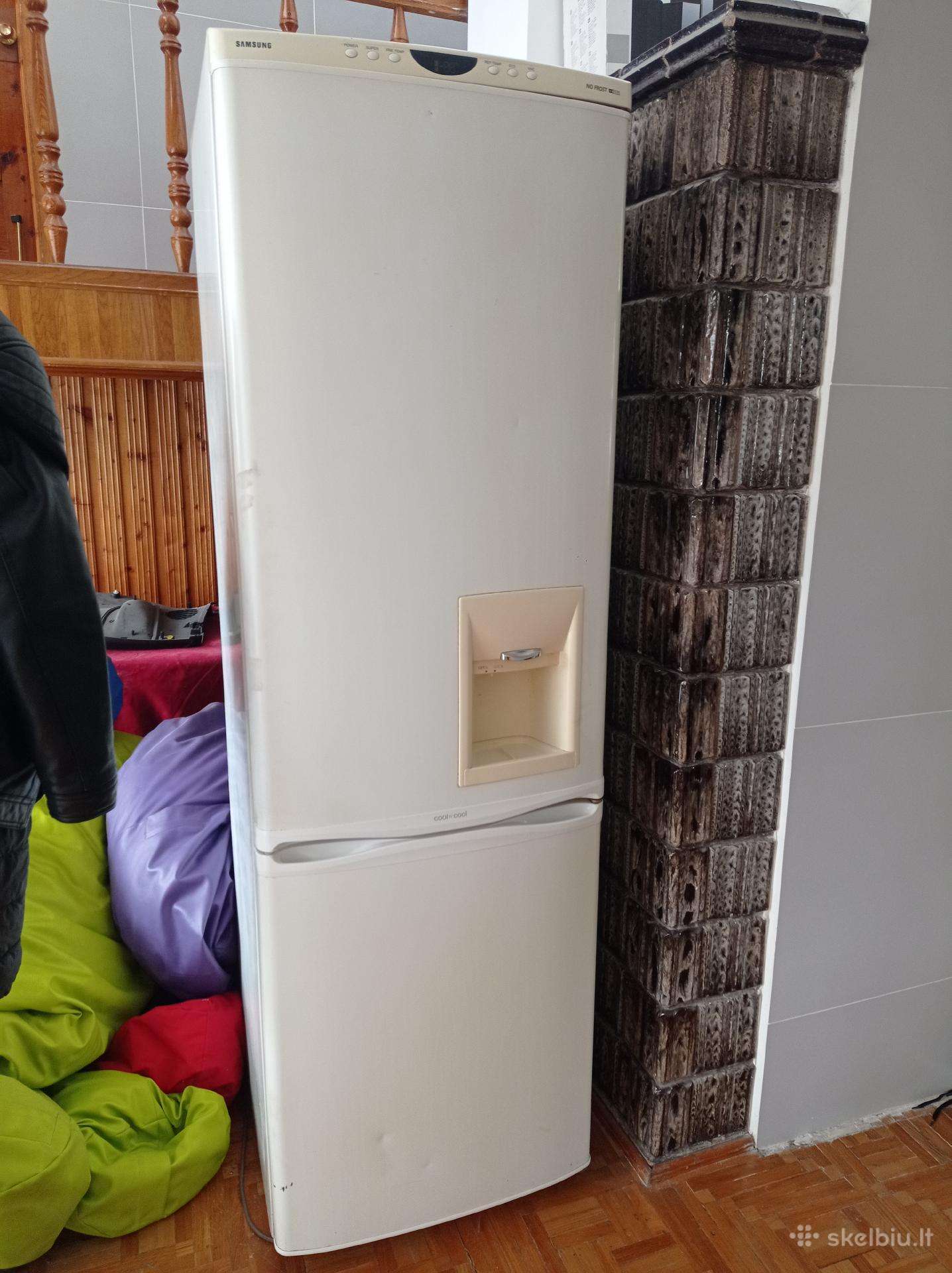 Šaldytuvas su šaldikliu