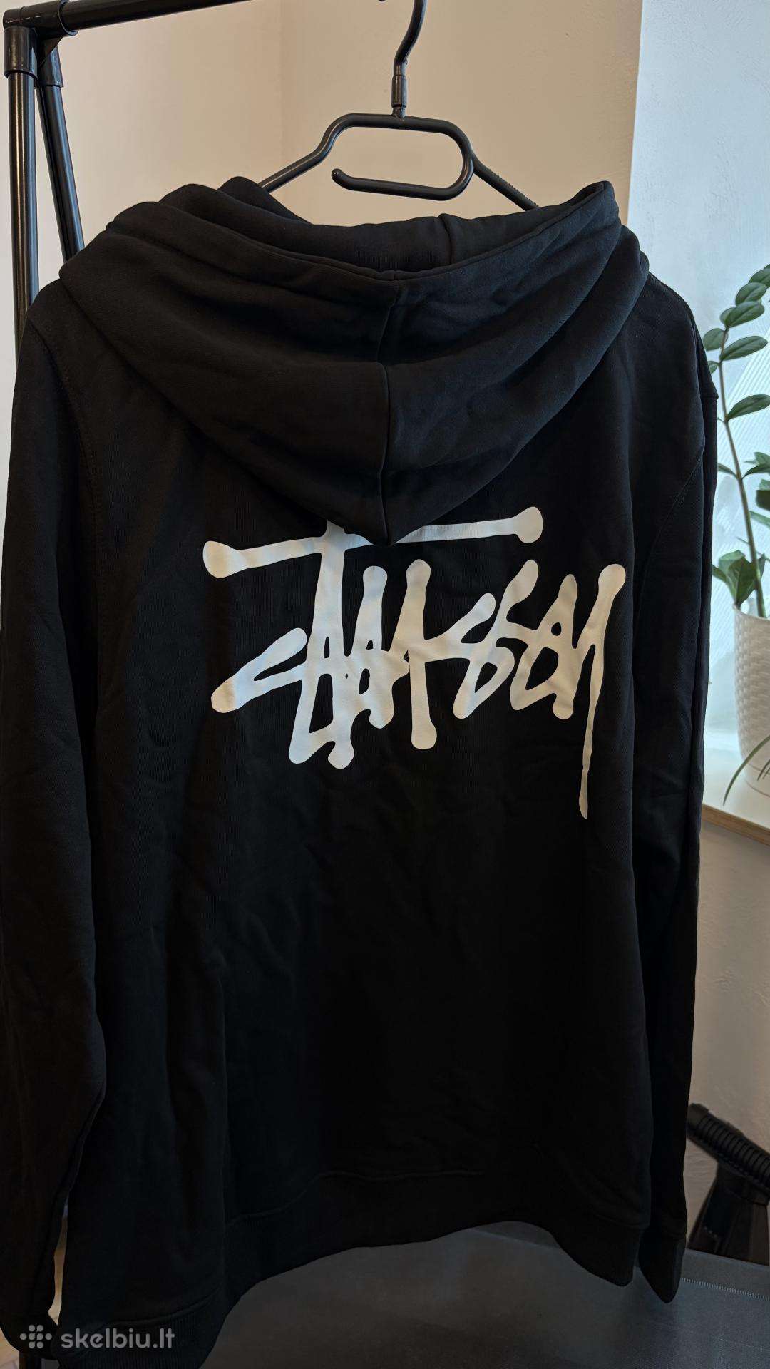 Stüssy juodas džemperis su gobtuvu M
