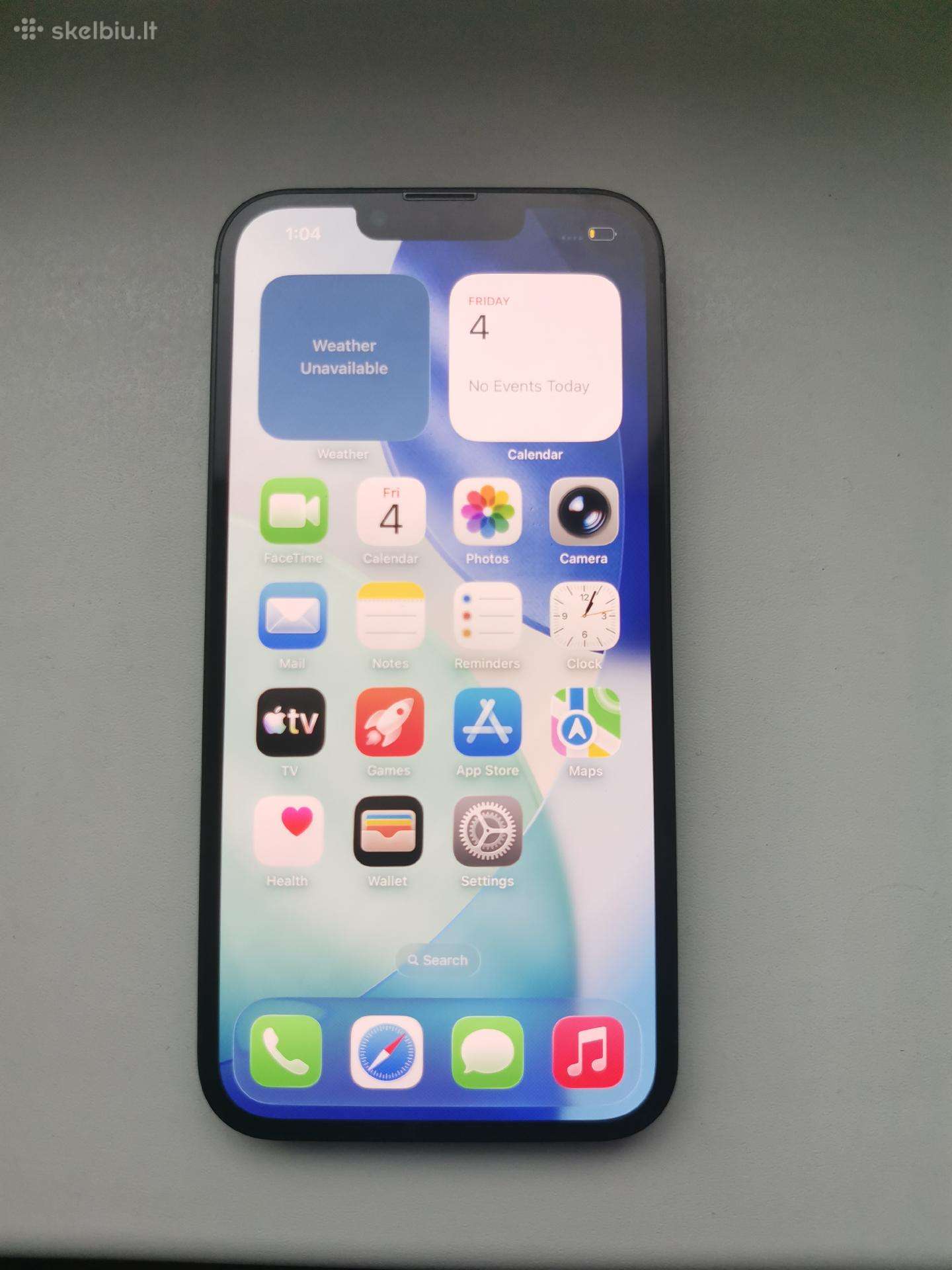 Zalias iPhone 13, baterija 100%