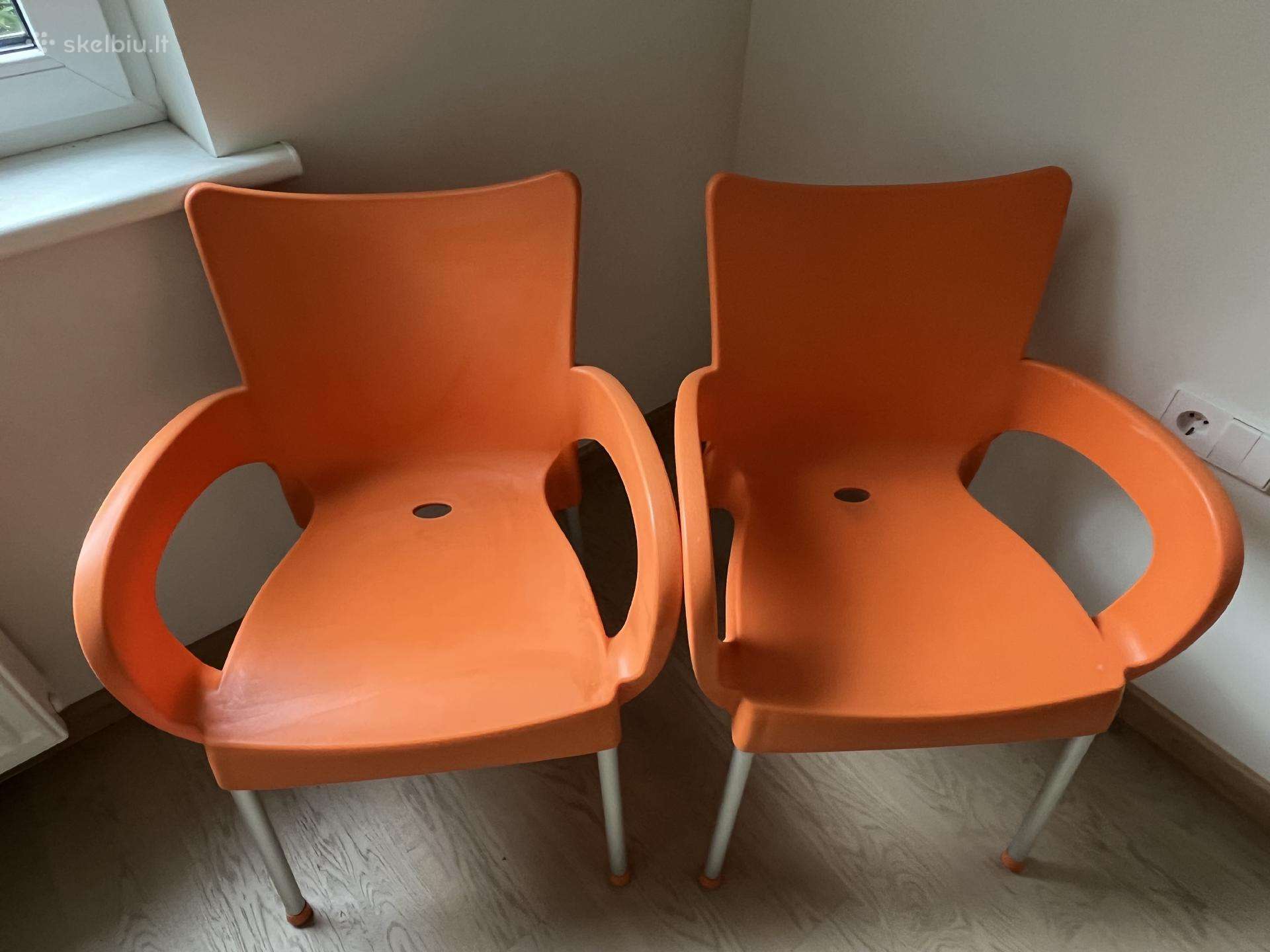 Kėdės plastikinės 2 vnt.