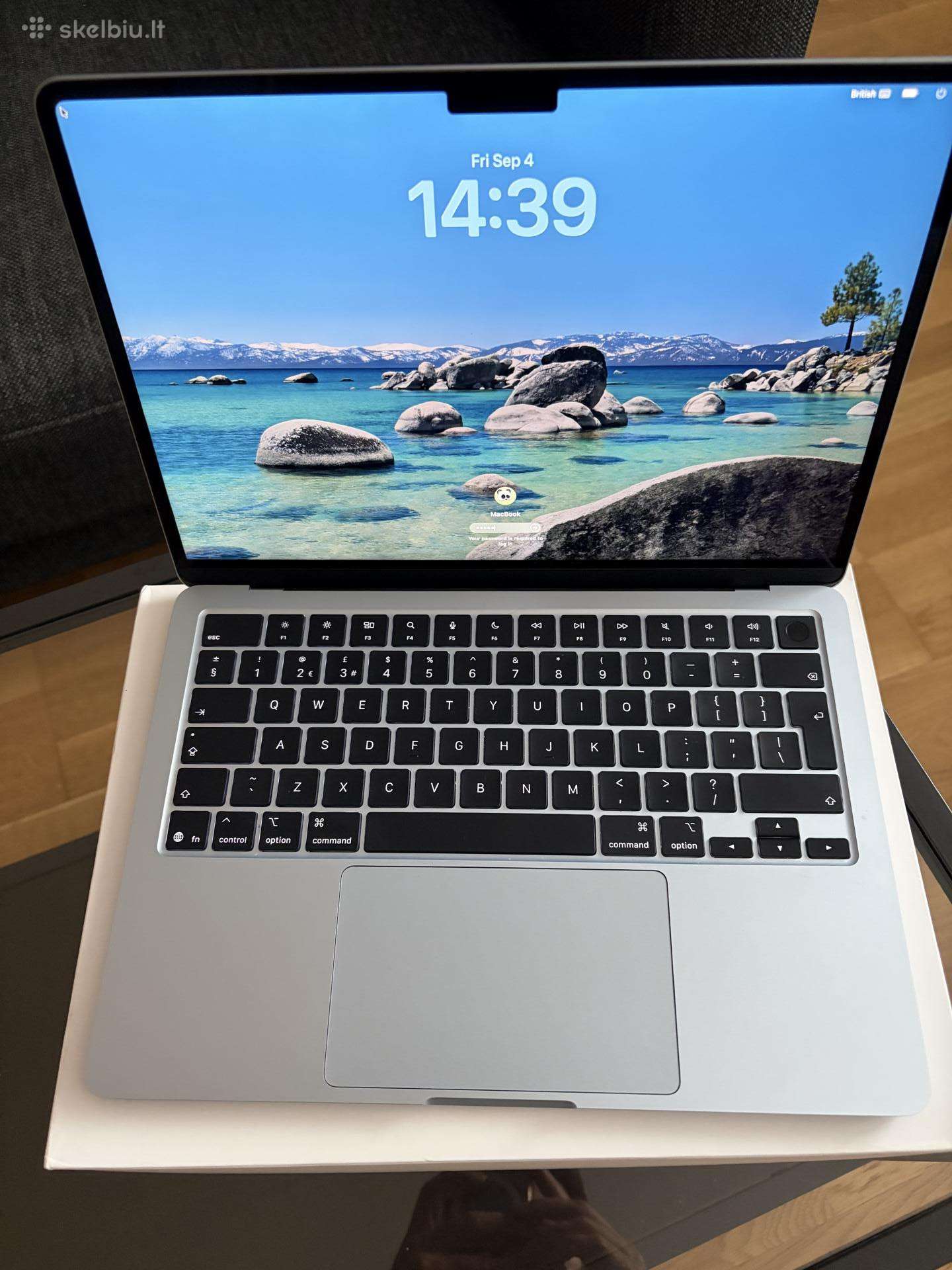 MacBook Air 13 m4 16gb/256gb 100% baterija