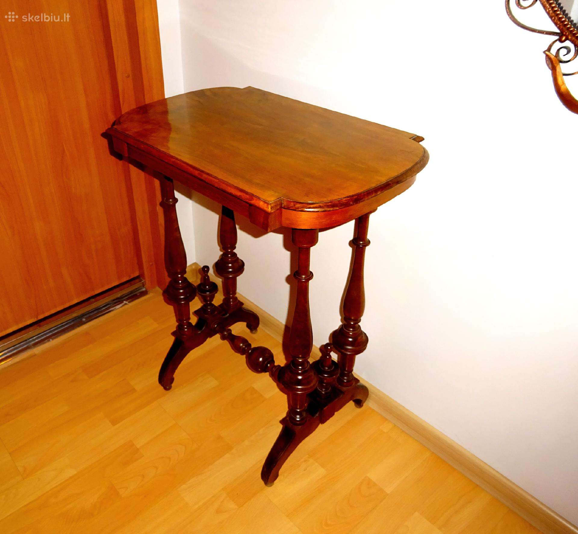 Vintažinis staliukas
