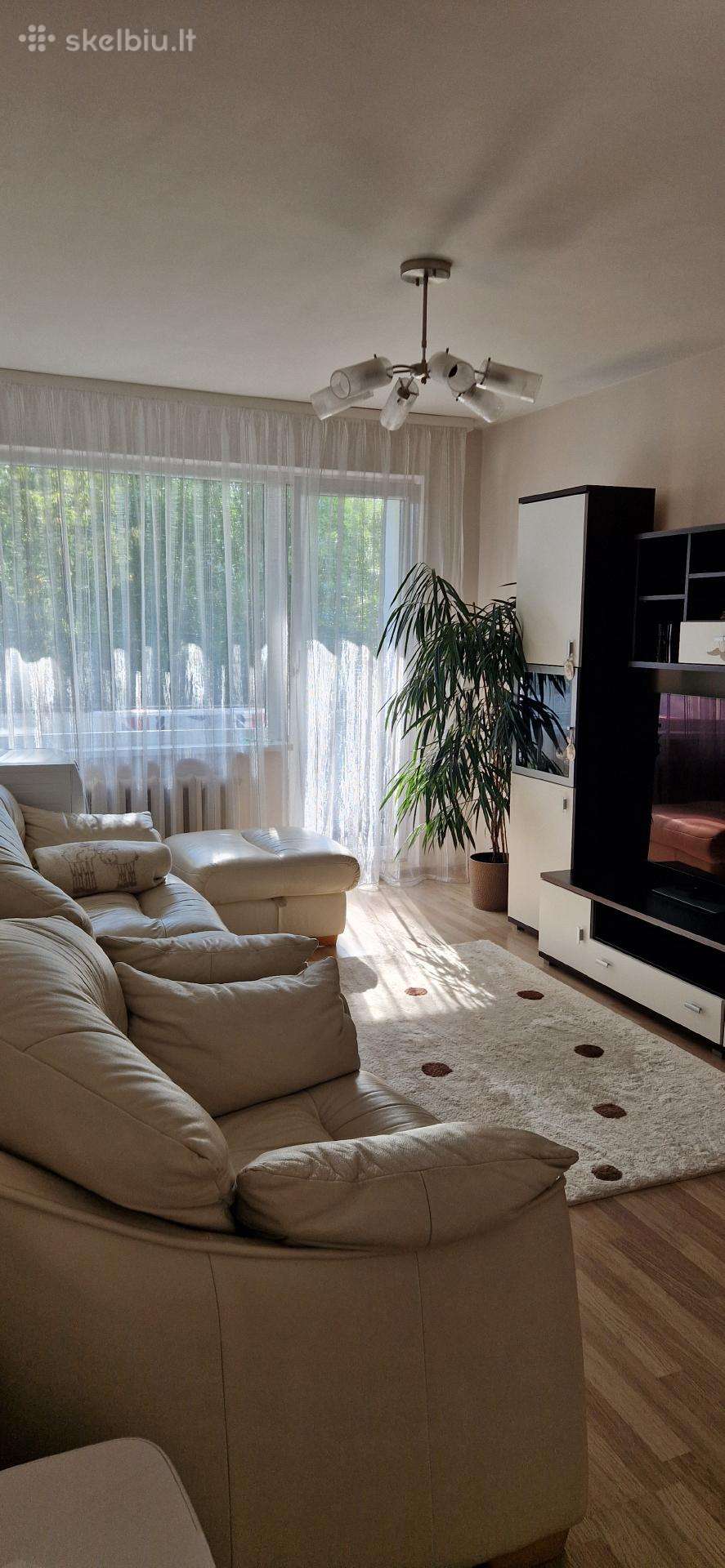 Parduodu 4 kambarių butą