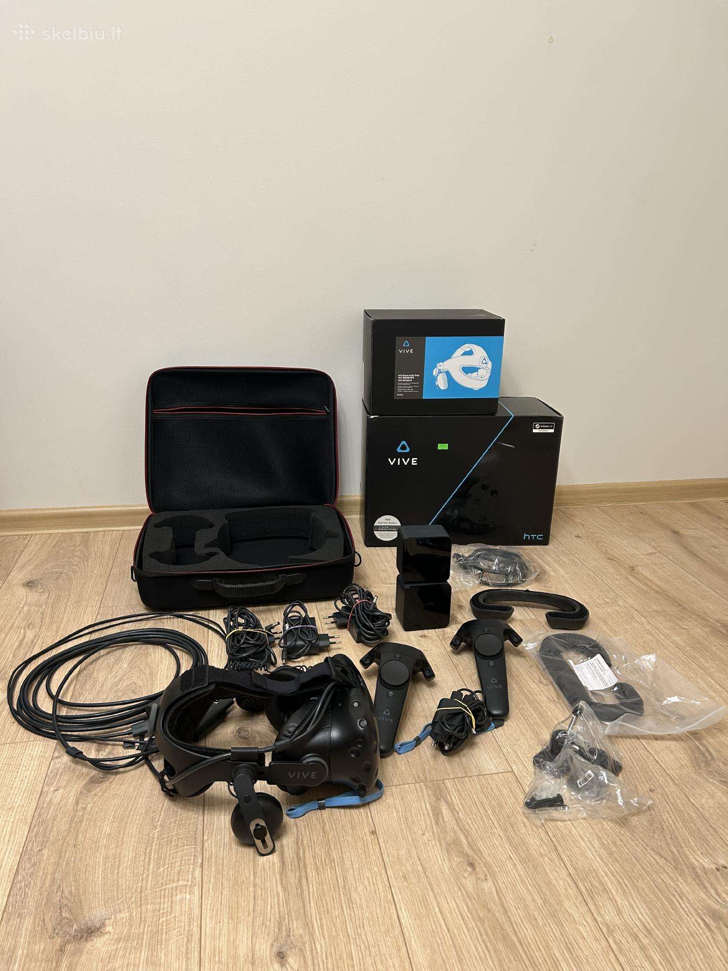 HTC Vive su daug priedų