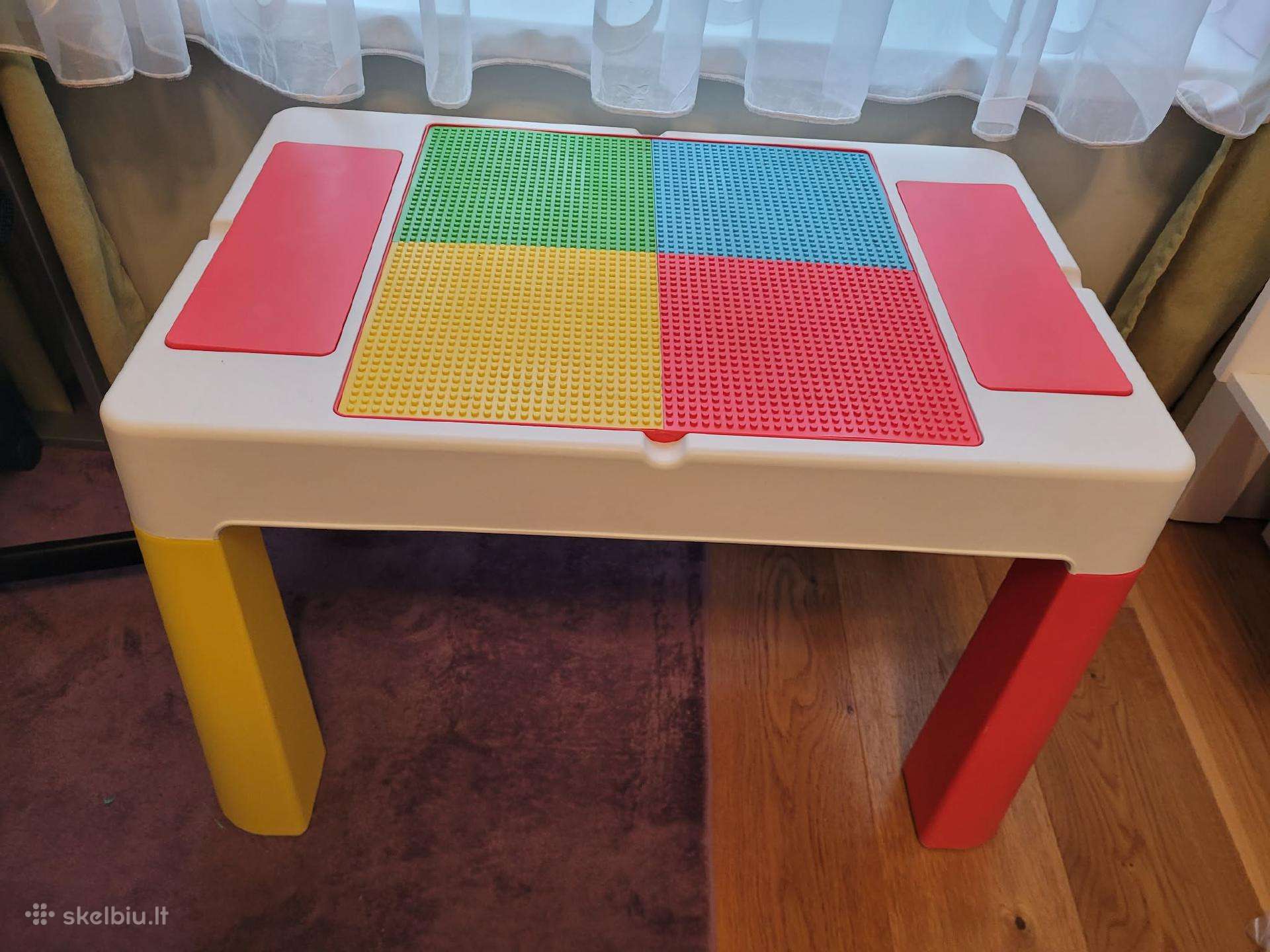 Lego staliukas