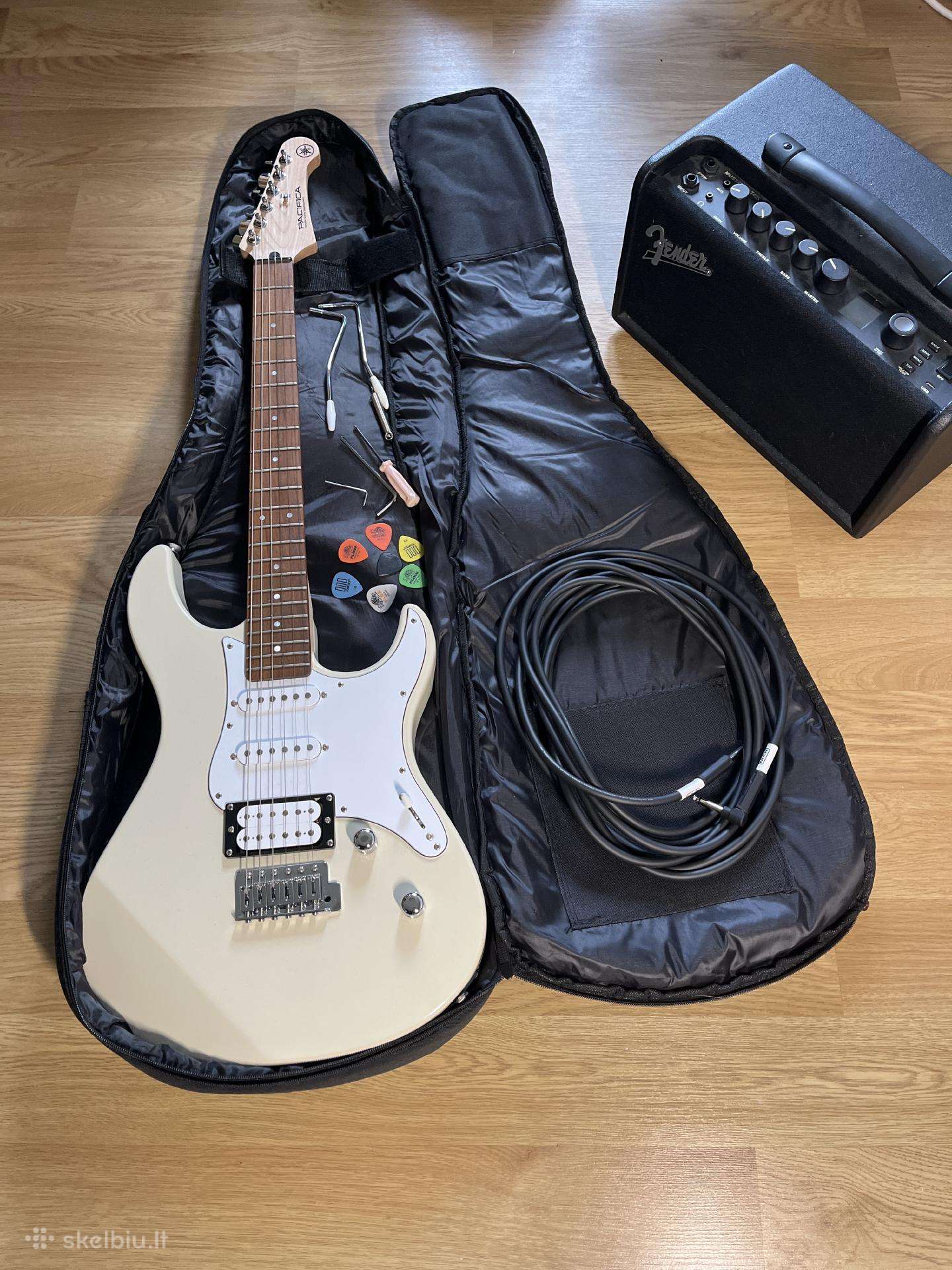 Yamaha Pacifica 112v + Fender Mustang Lt40s