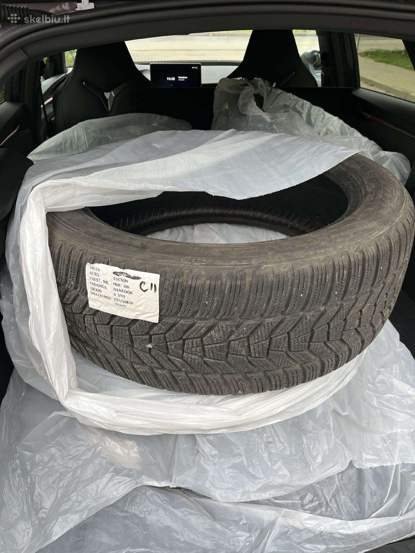 Ziemines padangos Hankook 235/50/19 4 vnt