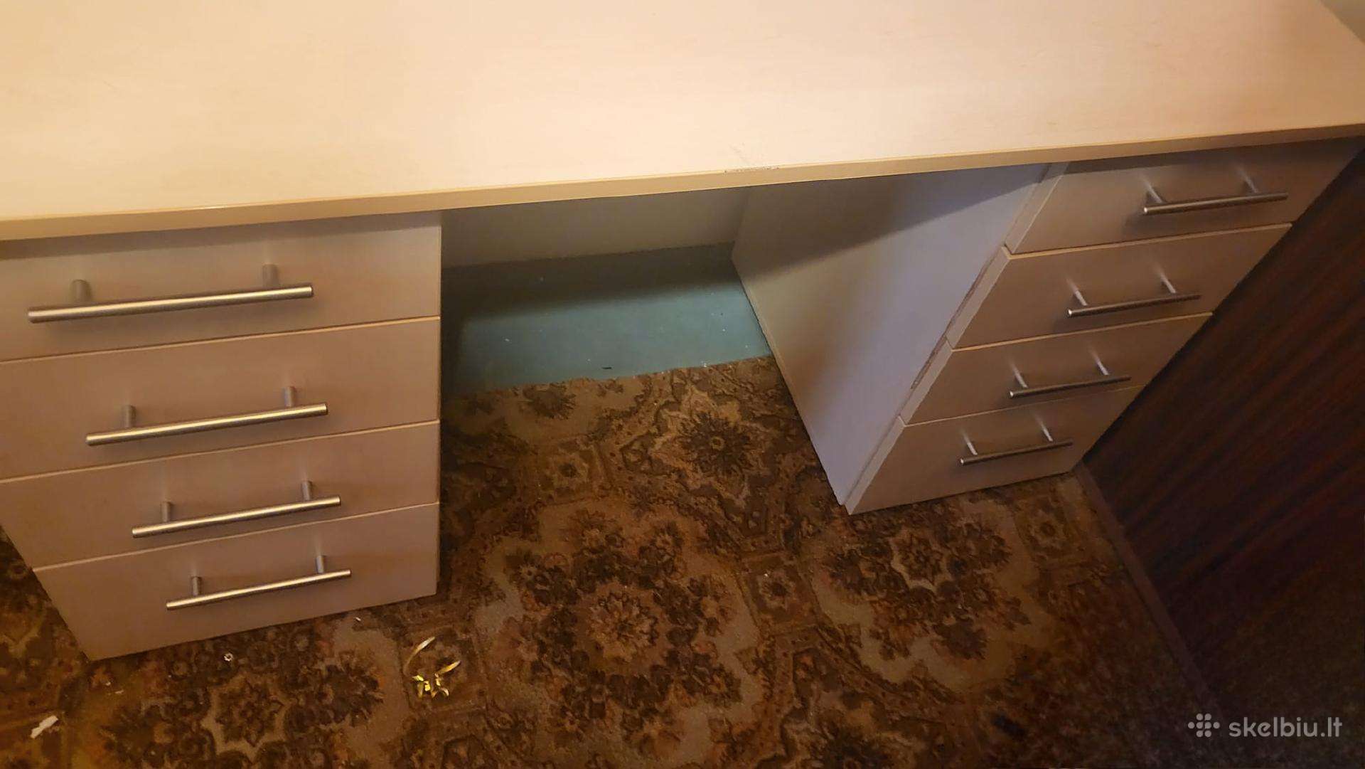 Rašomasis / biuro stalas su dviem spintelėmis