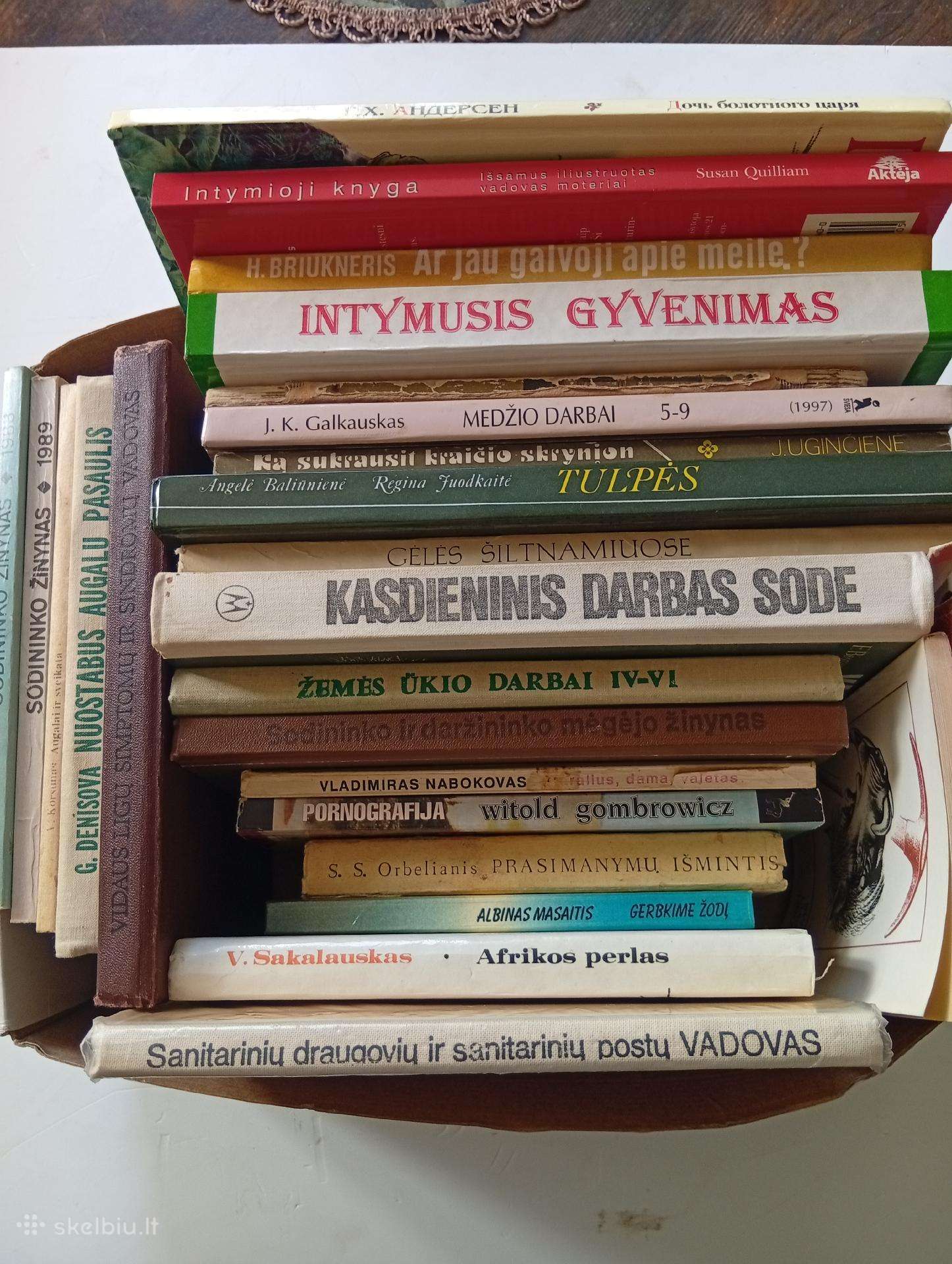 Atiduoda knygas