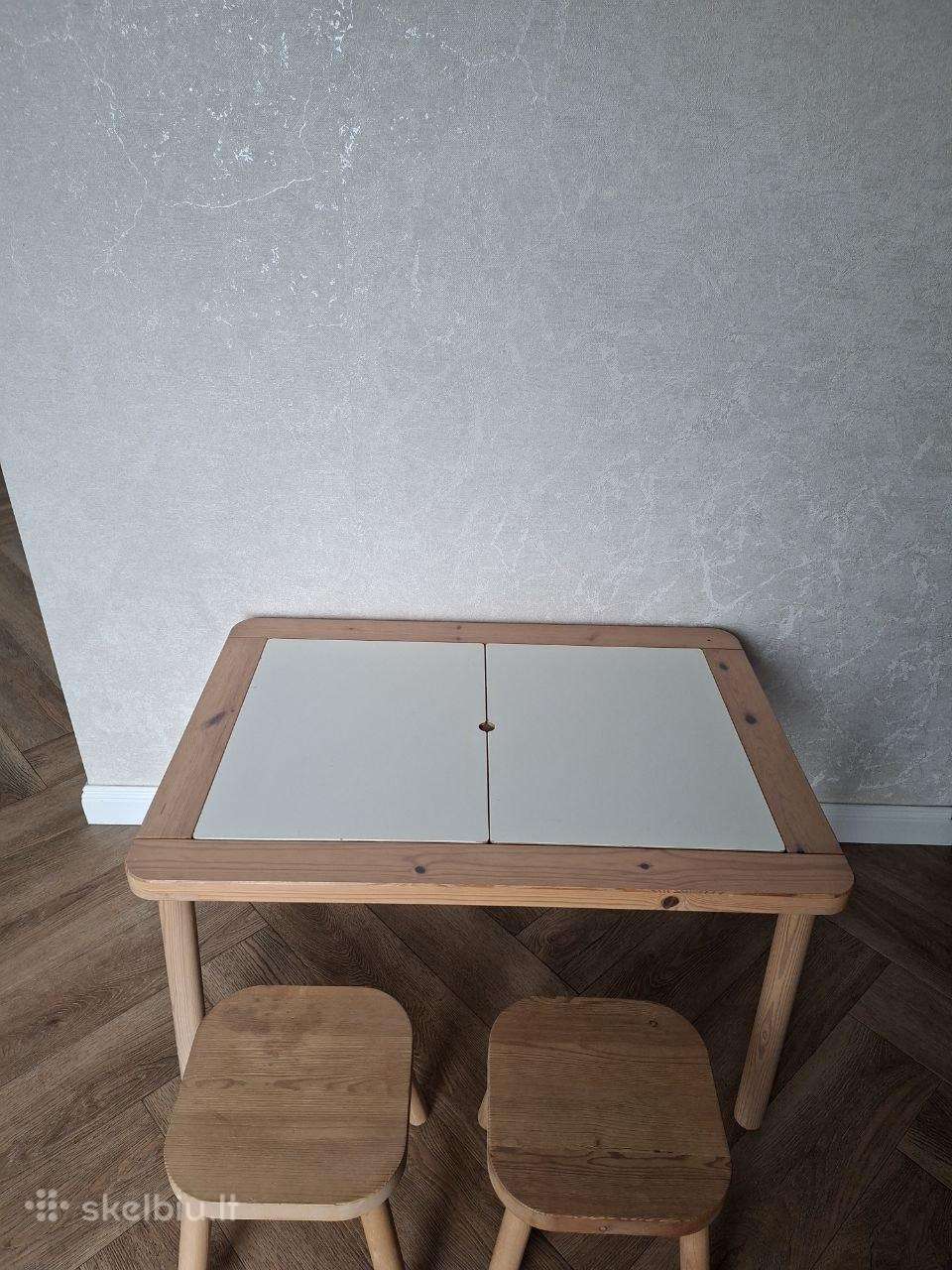 Vaikiškas staliukas su kėdutėmis