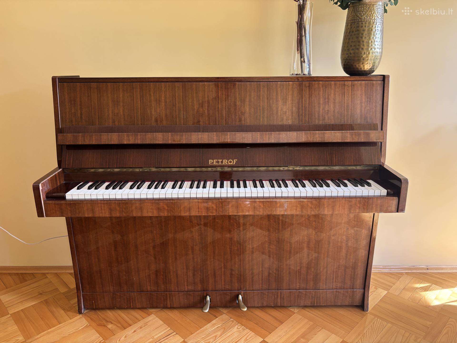 Petrof pianinas