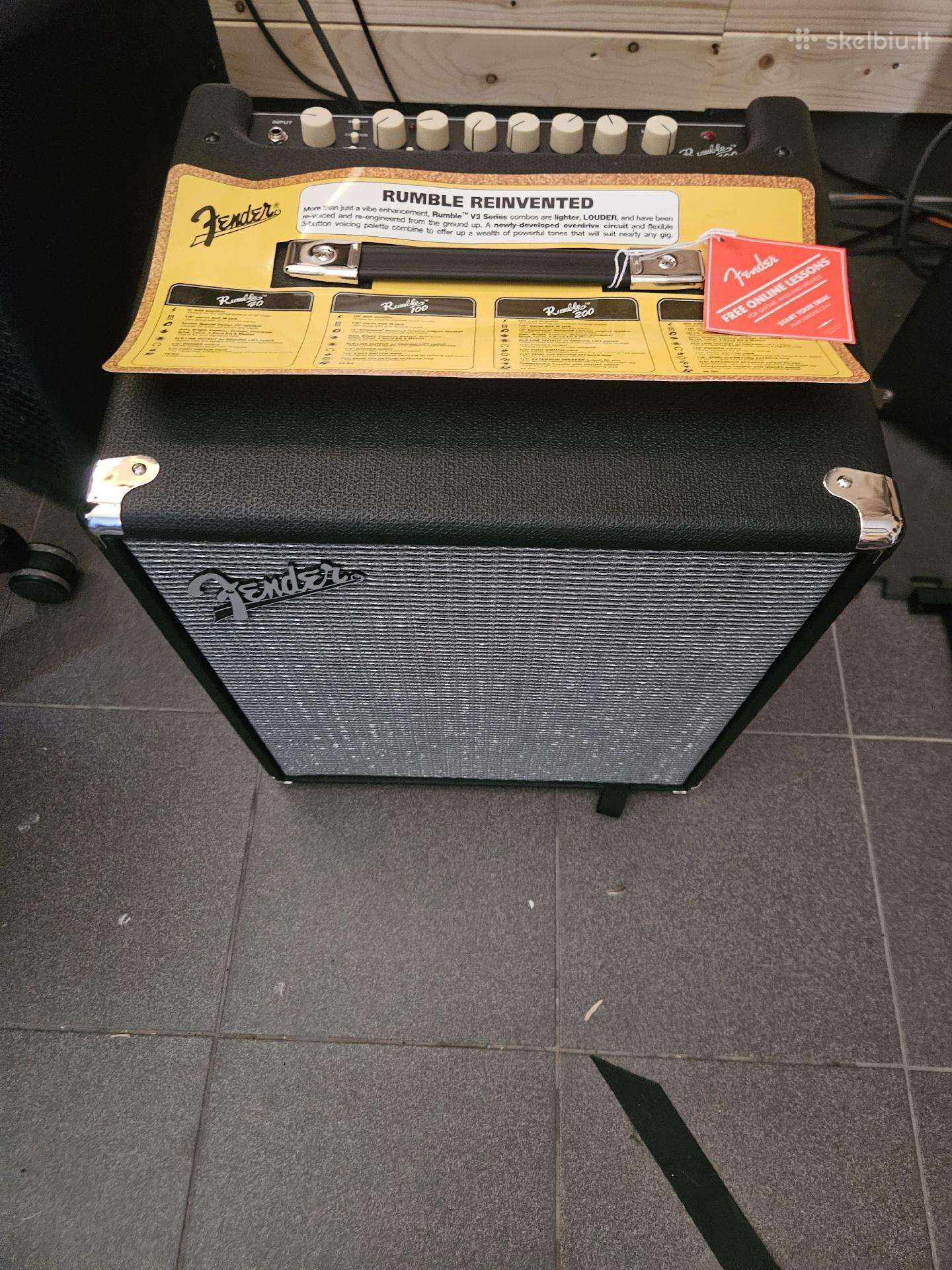 Kubas bosinei gitarai Fender Rumble 100 V3