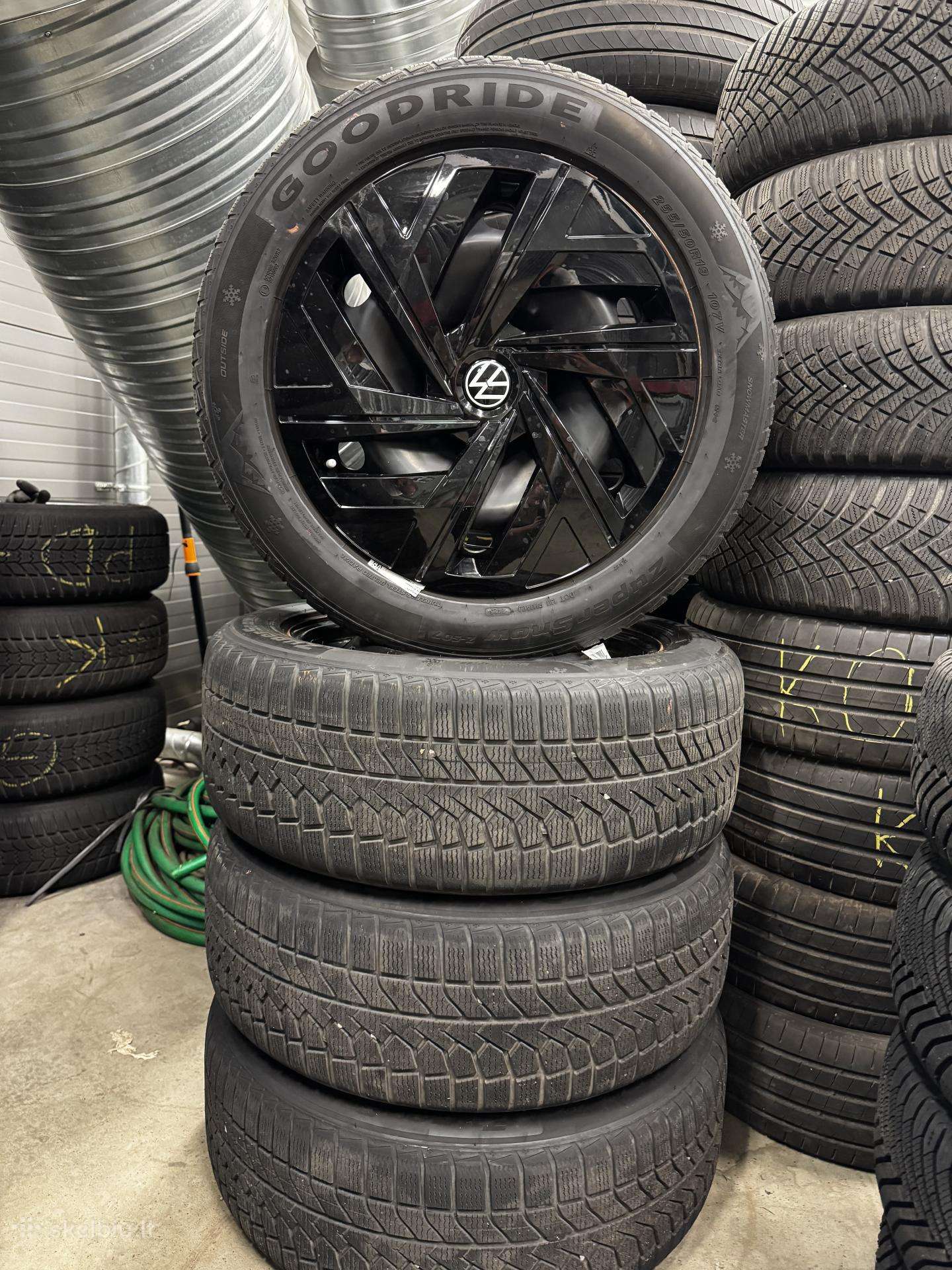 R19 255/50 VW Id4 ratlankiai su Lb gerom padangom