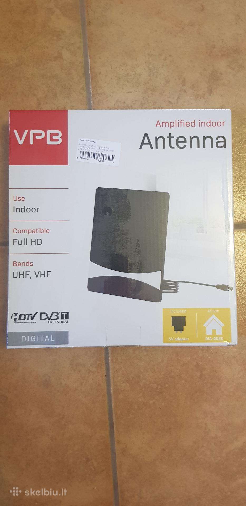 Kambarinė antena su stiprintuvu.