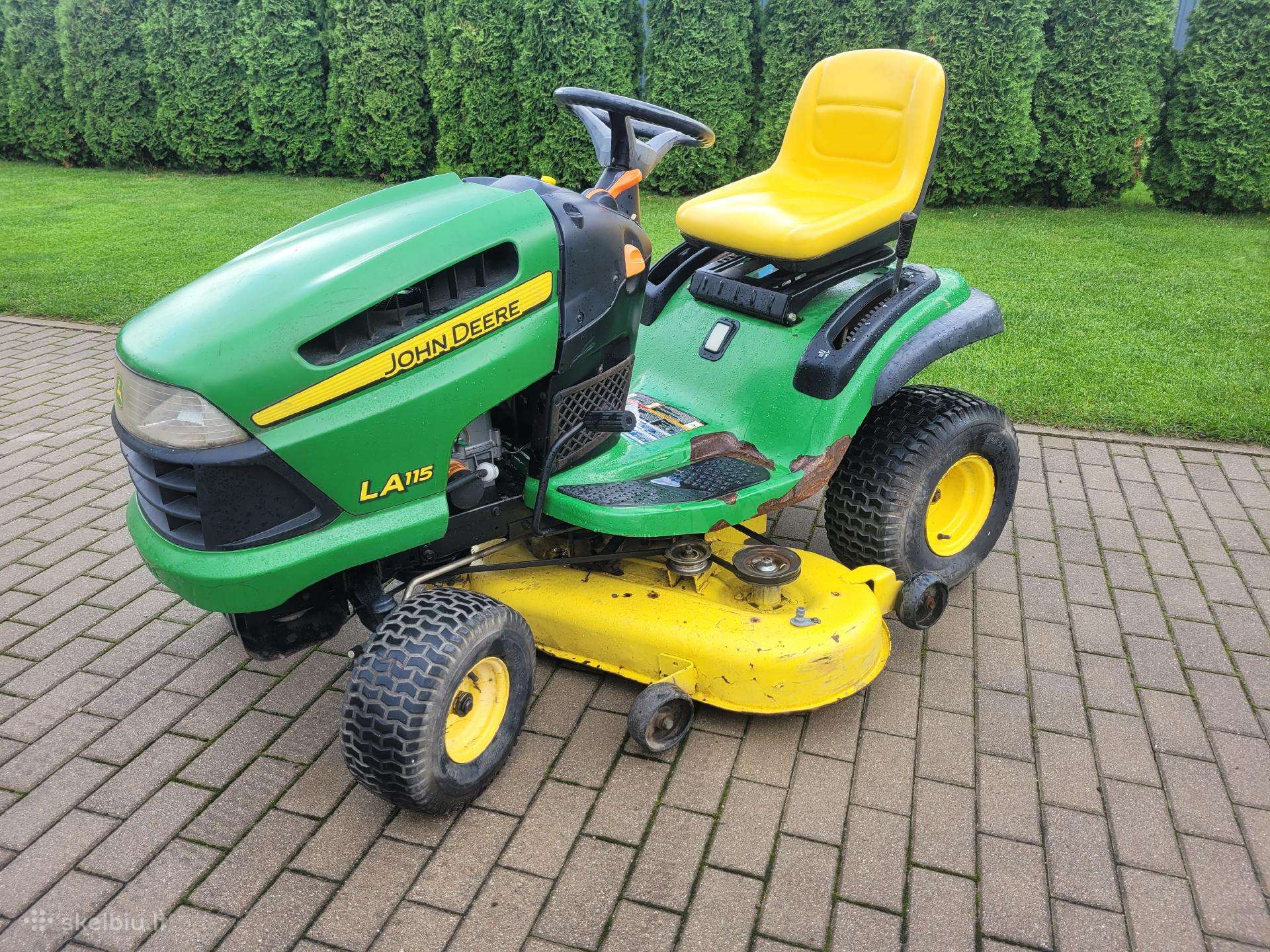 John deere sodo traktoriukas