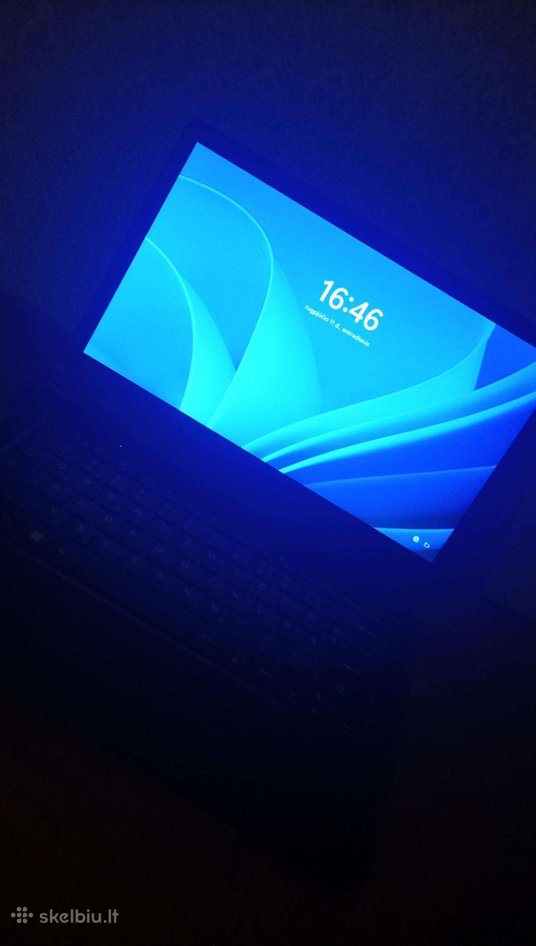 Laptop ekrano lieciamas susilenkia kaip plancete