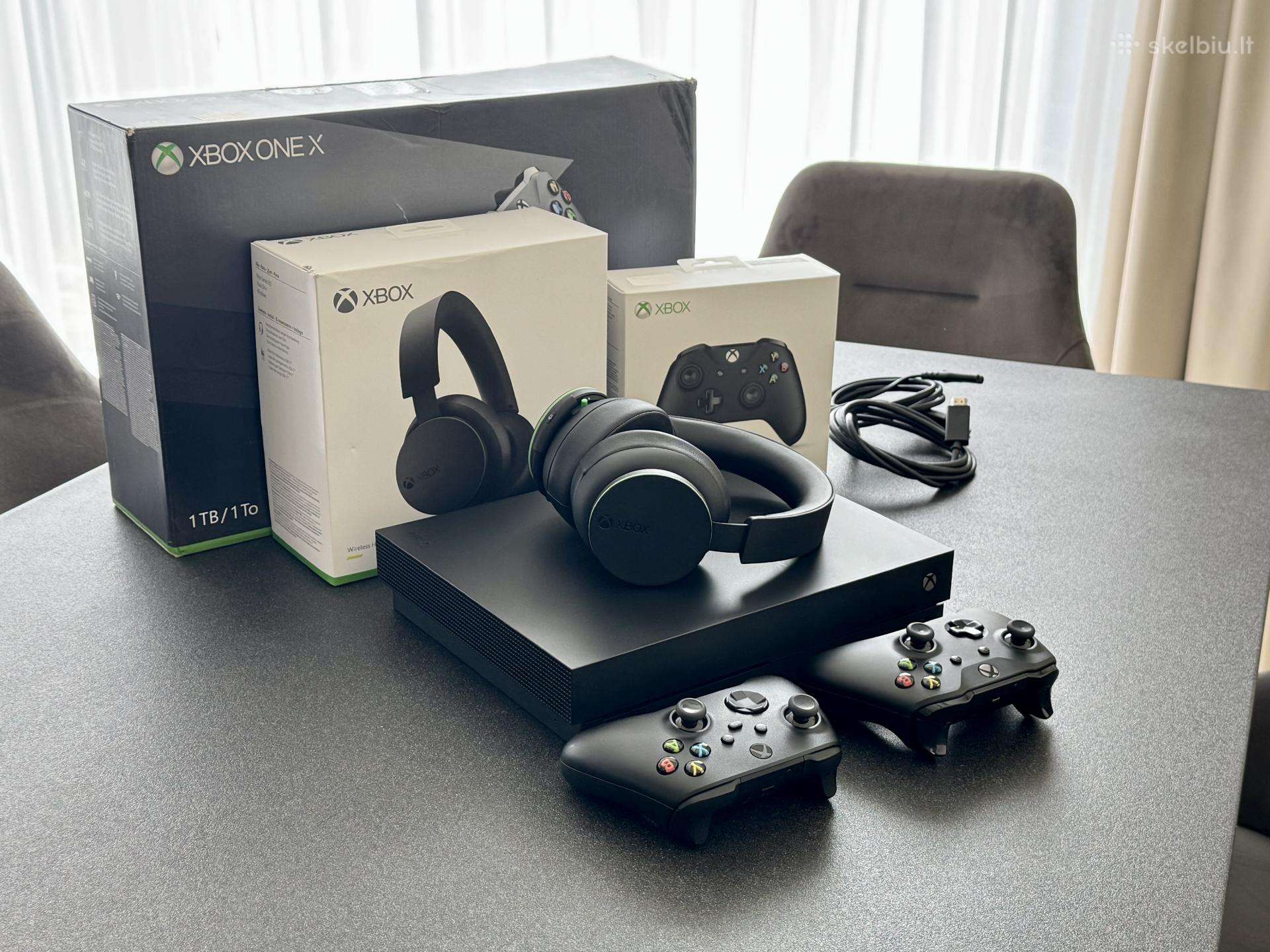 Xbox One X 1tb + žaidimai, ausinės