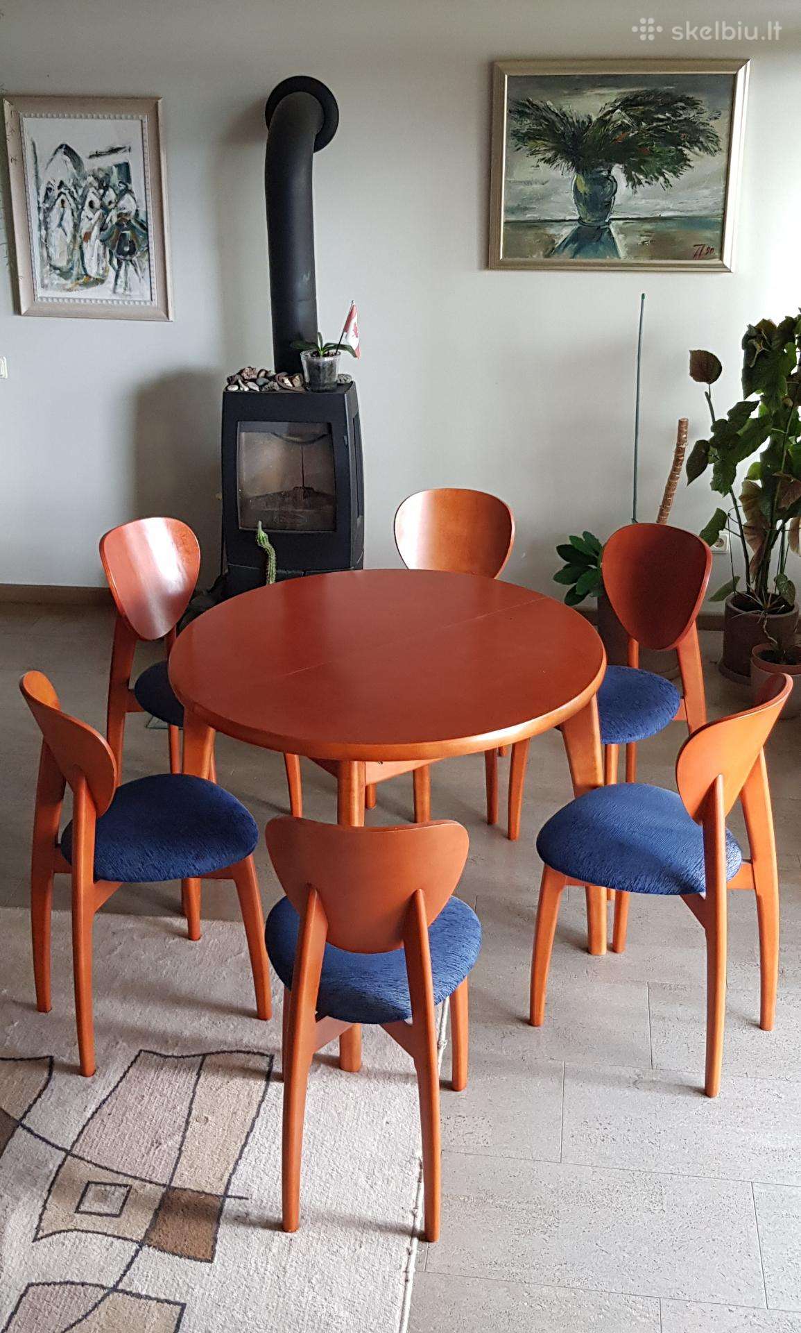 Išskleidžiamas medinis valgomojo stalas su 6 kėdėm