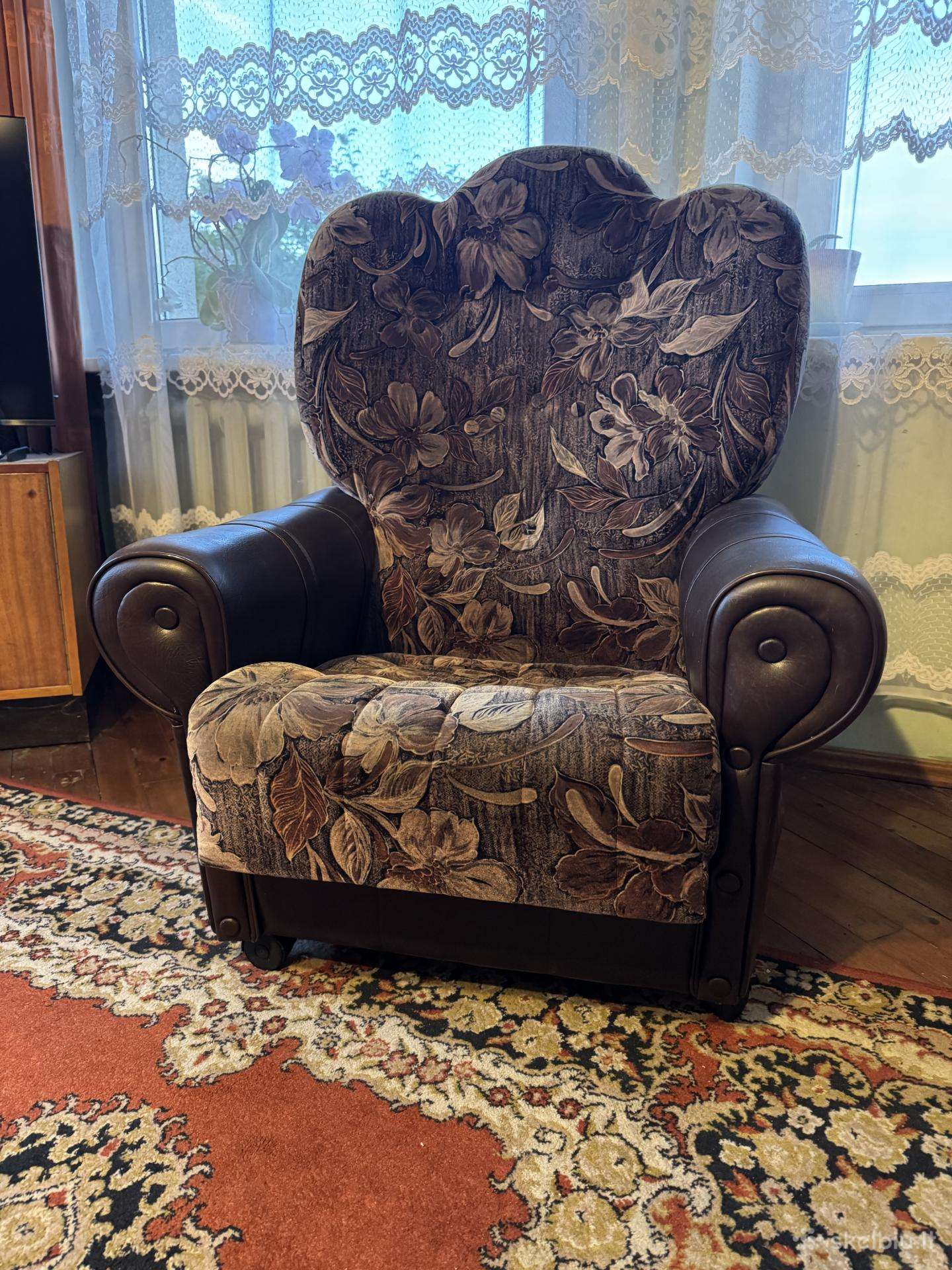 Dovanoju svetainės komplektą