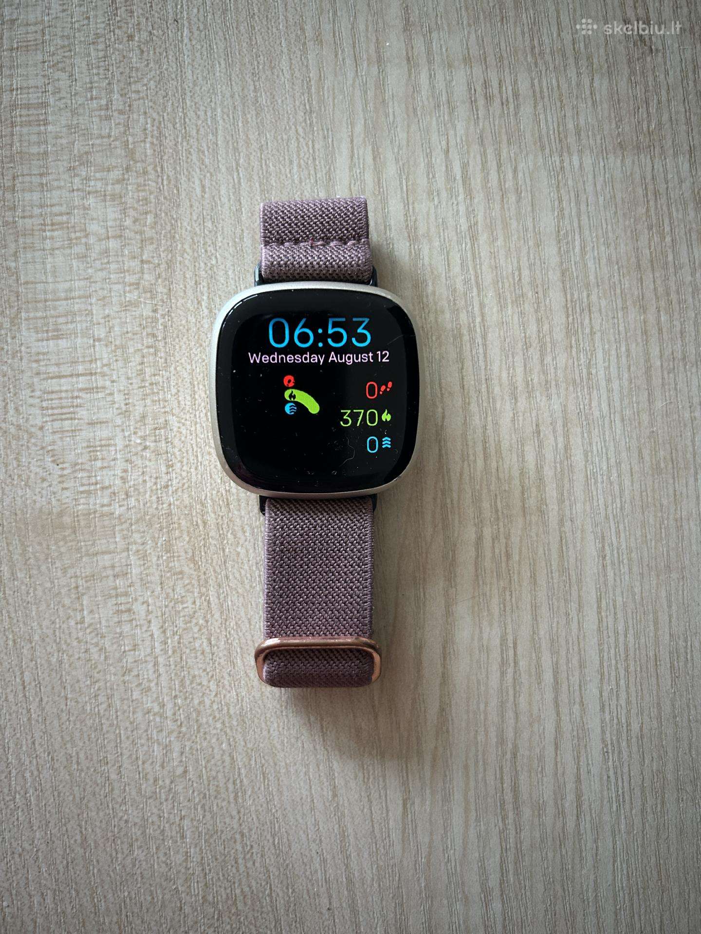 Fitbit Versa 3 išmanusis laikrodis