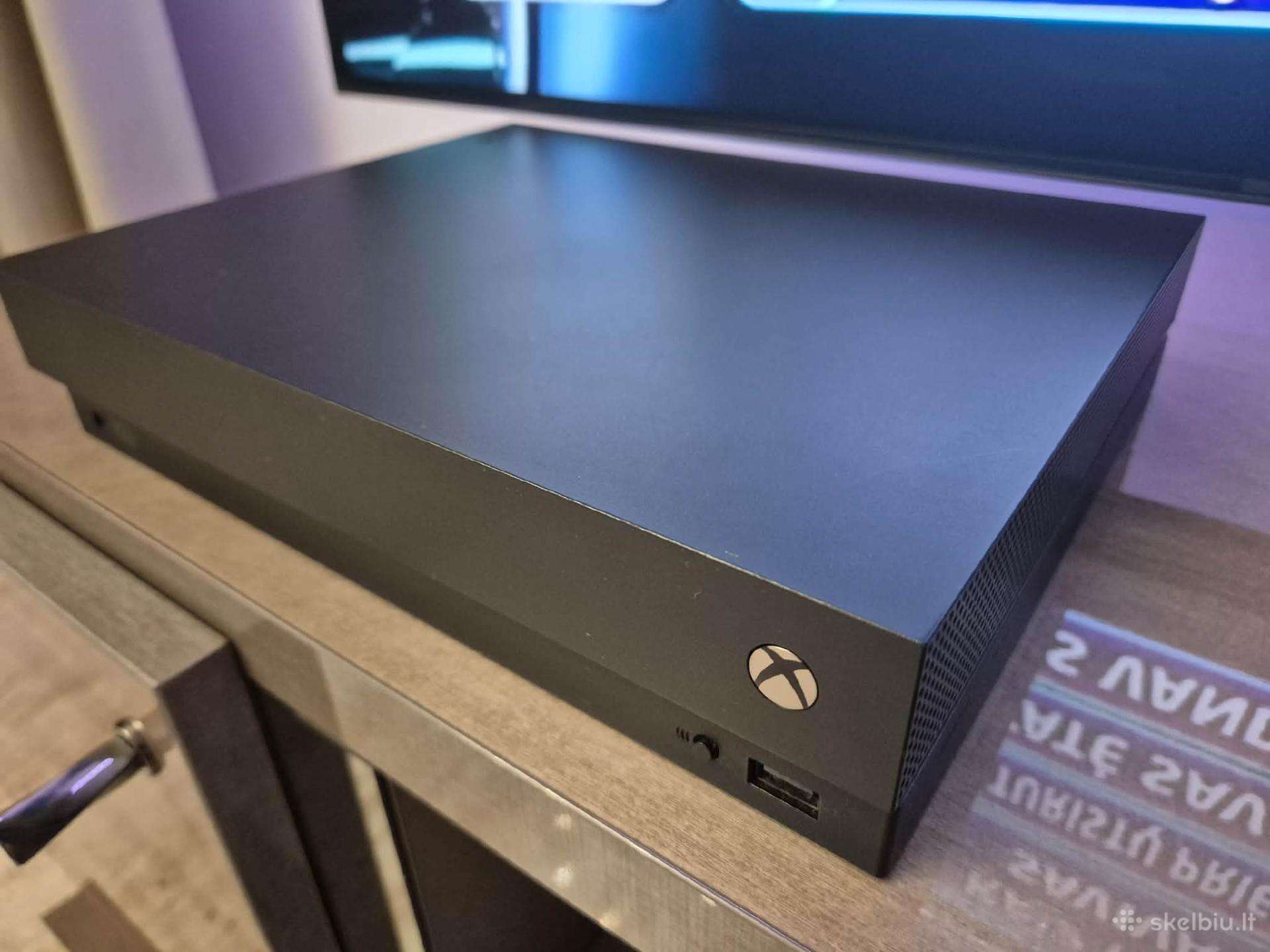 Xbox One X 1tb + zaidimai