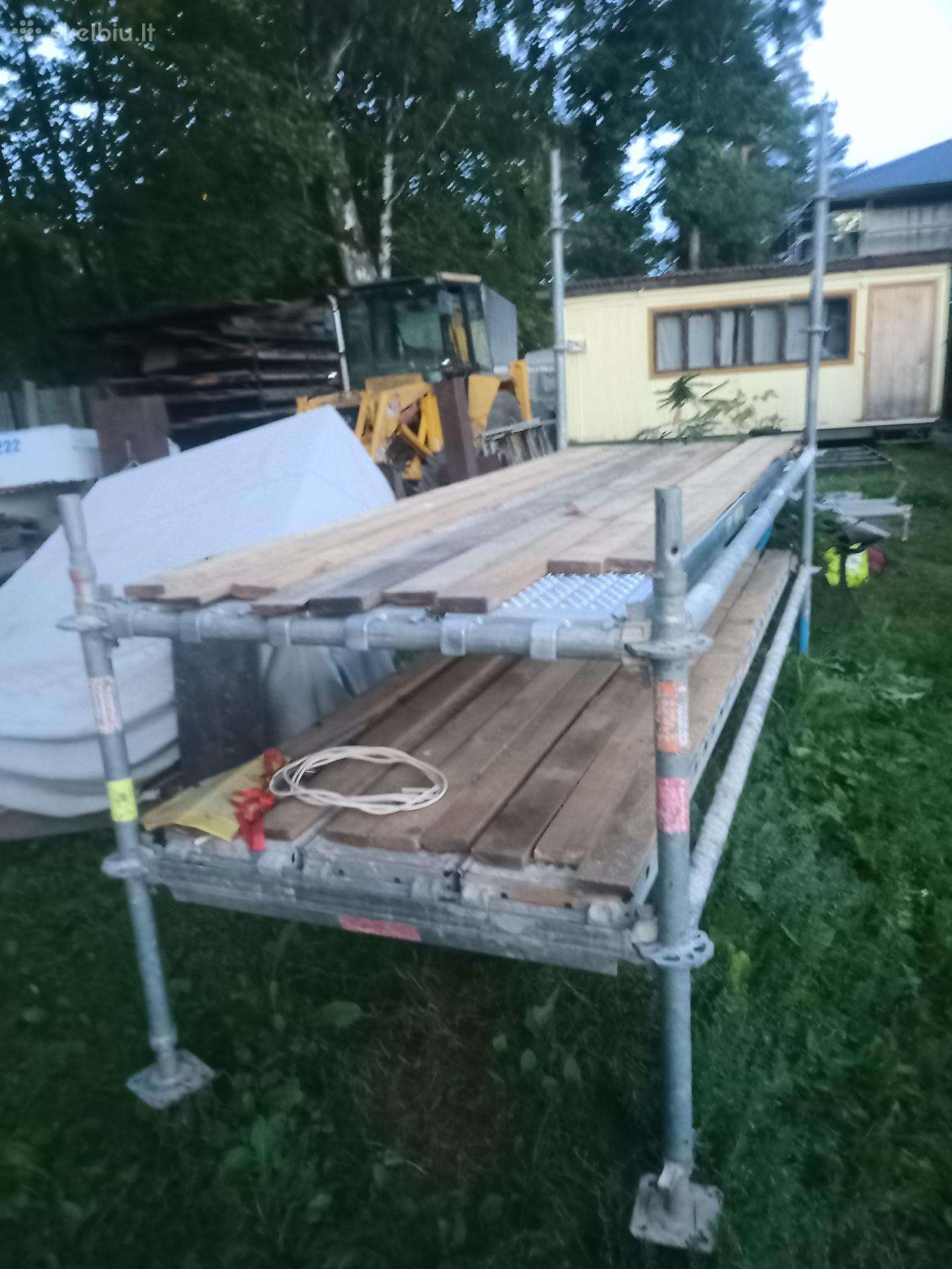 Pastoliai mūrininkų ant ratuku