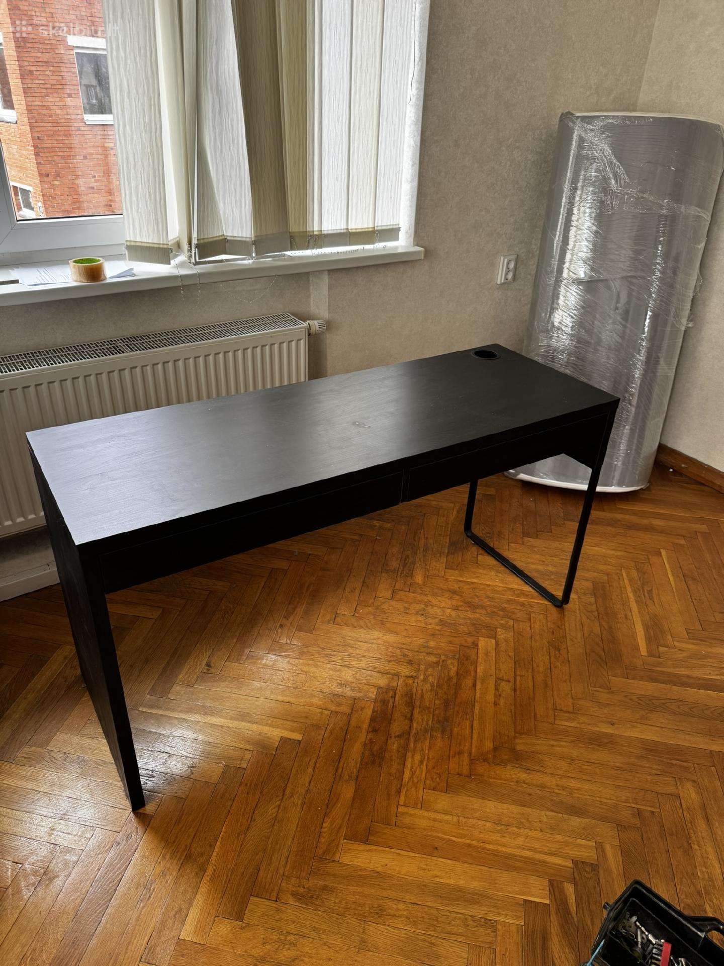 Ikea-micke. Rašomasis stalas, juodas, 142x50.