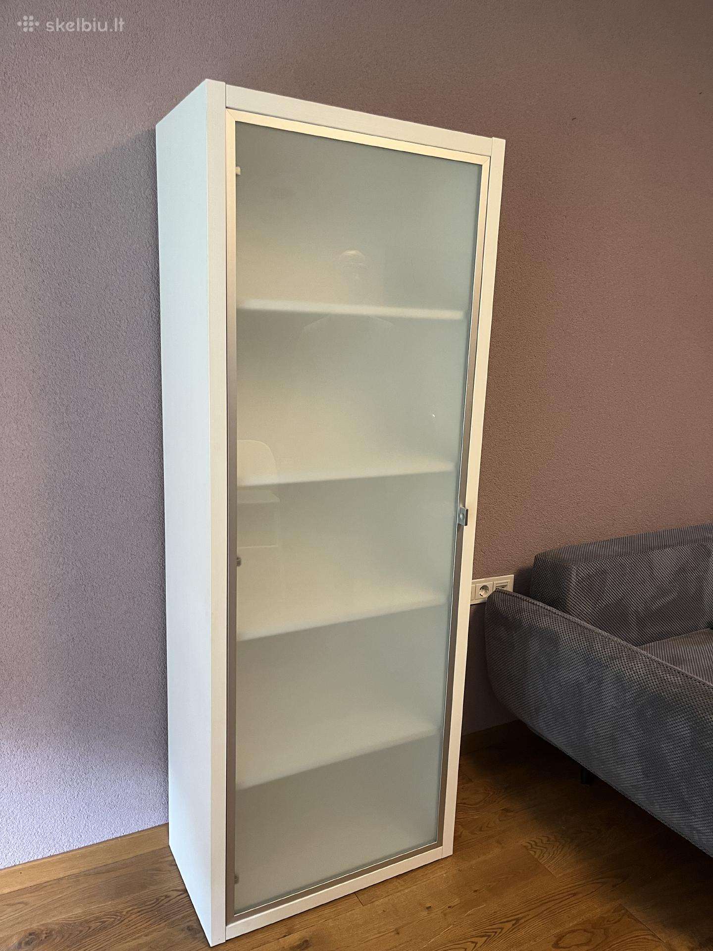 Spintelė stiklinėm durim