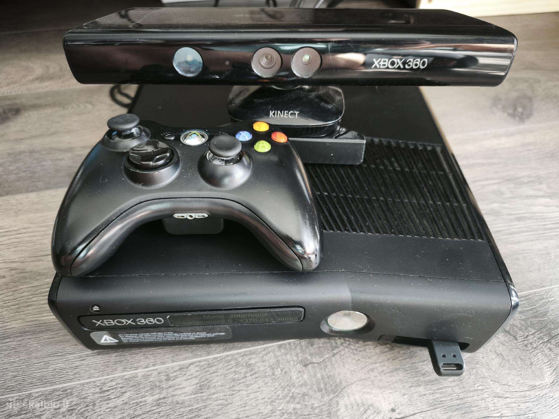 Xbox 360 konsolė su „kinect“ ir pulteliu