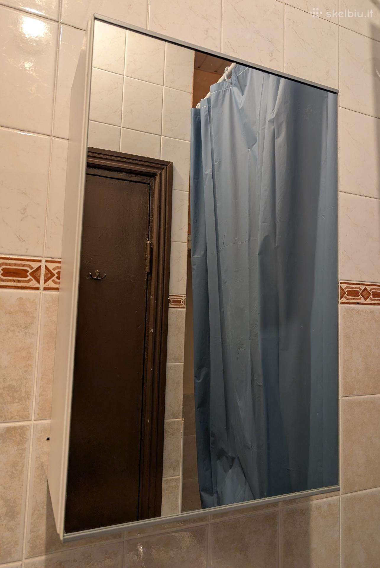 Spintelė su veidrodžiu