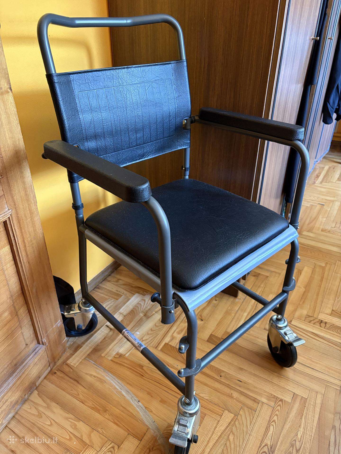 Tualeto kėdė su ratukais