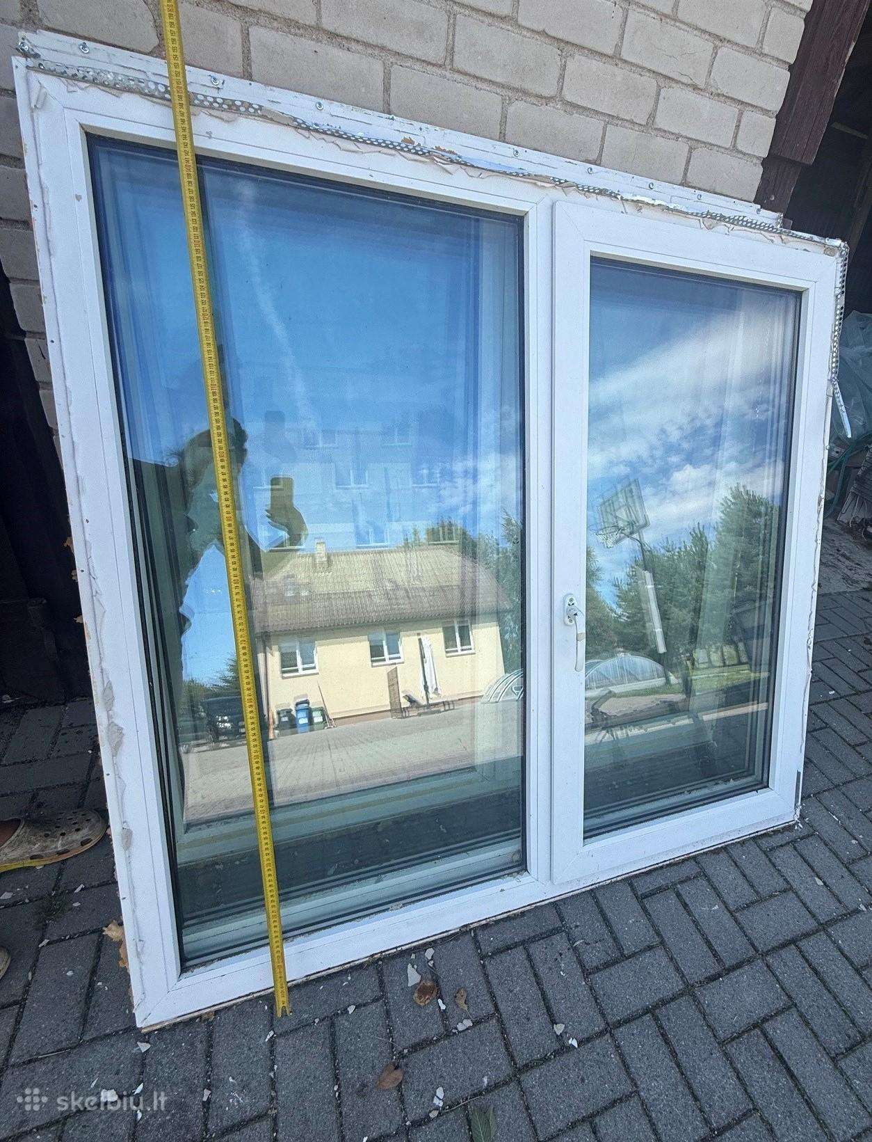 Parduodami naudoti langai ir balkono durys