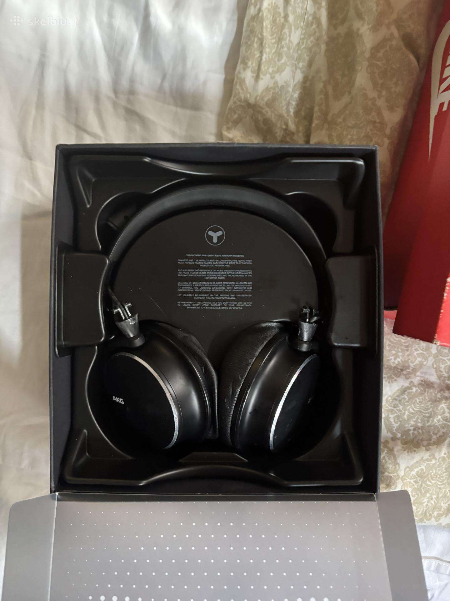 Akg Y600nc