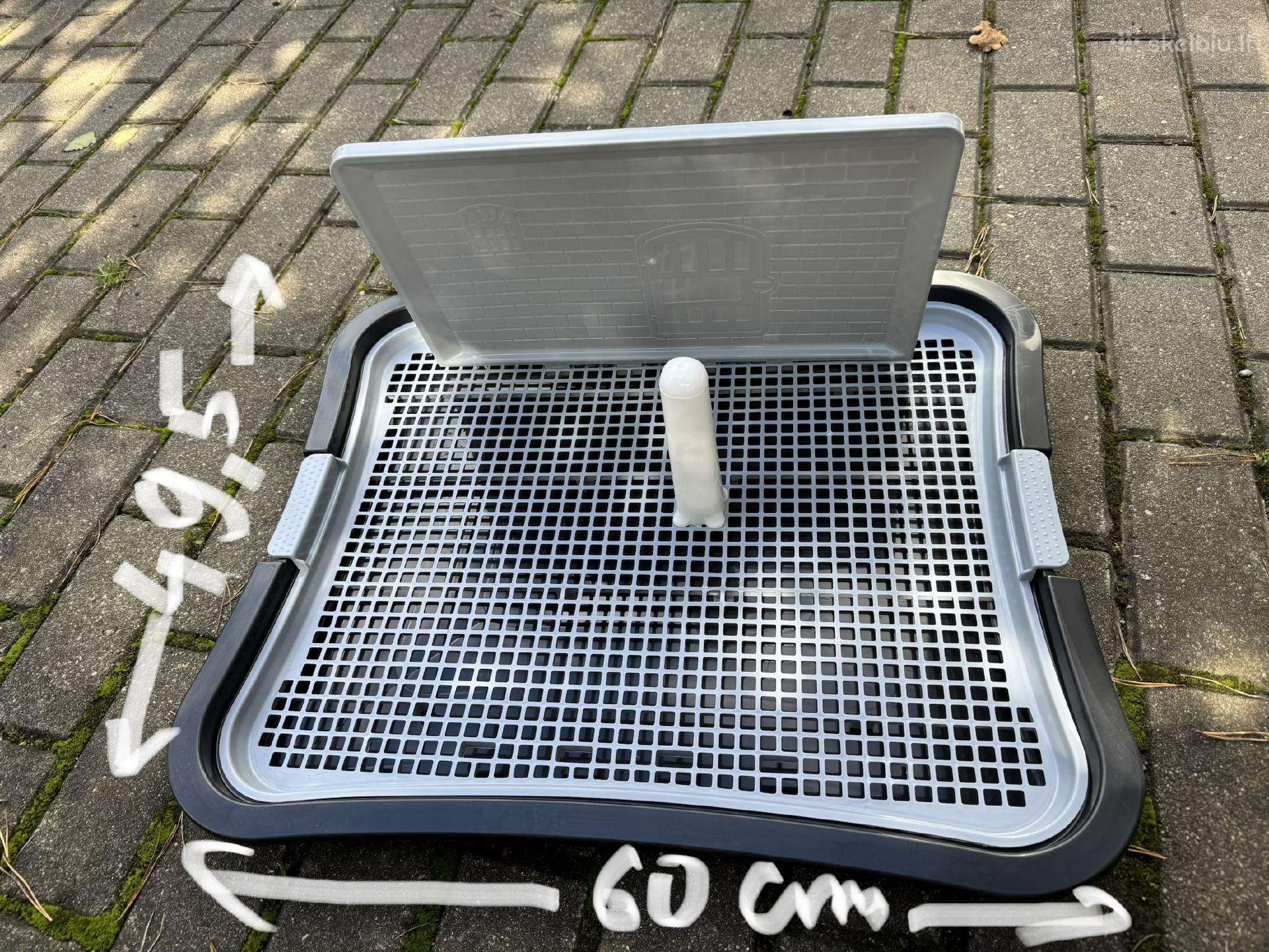 Šunų tualetas su grotelėmis ir pakeliamu dangčiu