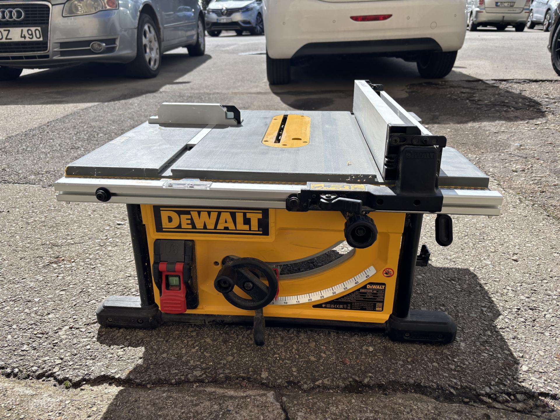 Išilginio pjovimo staklės Dewalt Dwe7492-qs
