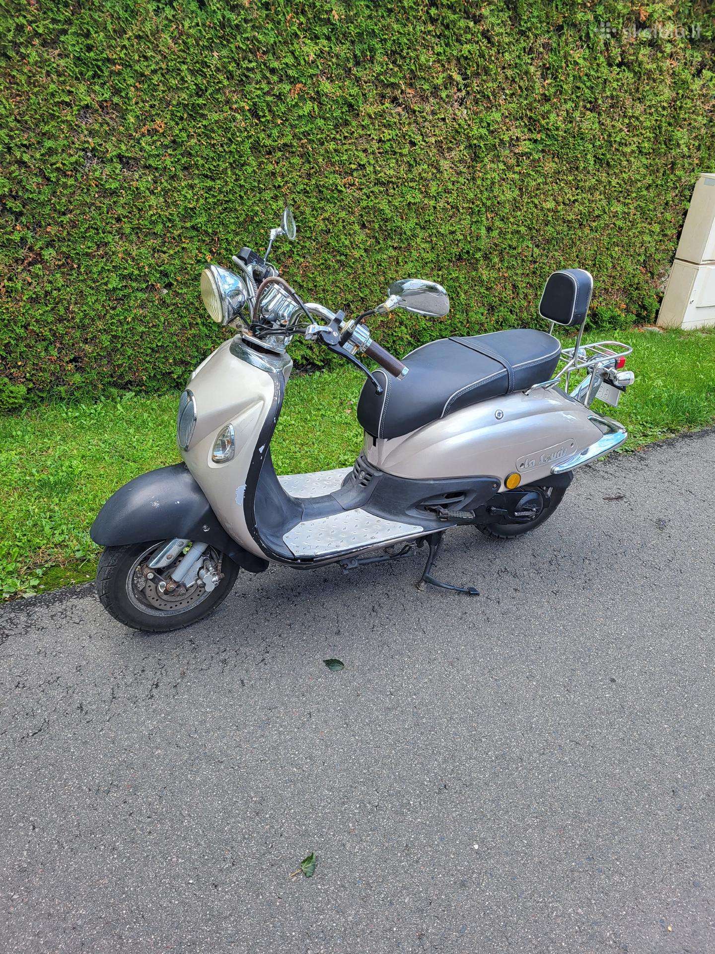 La Souris Grande Retro motoroleris
