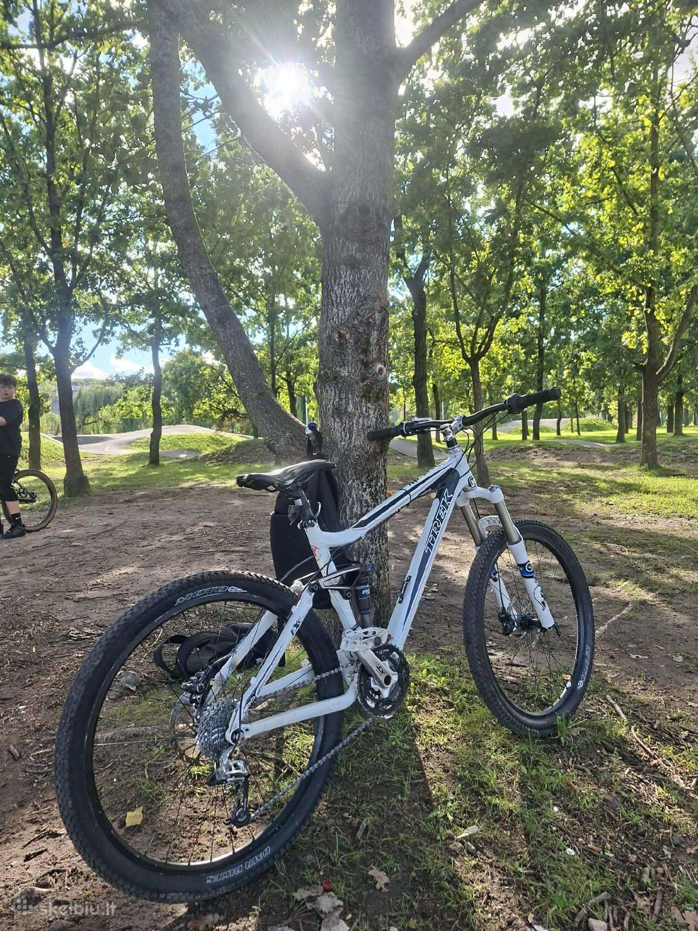 Parduodamas trek fuelx full suspension dviratis!