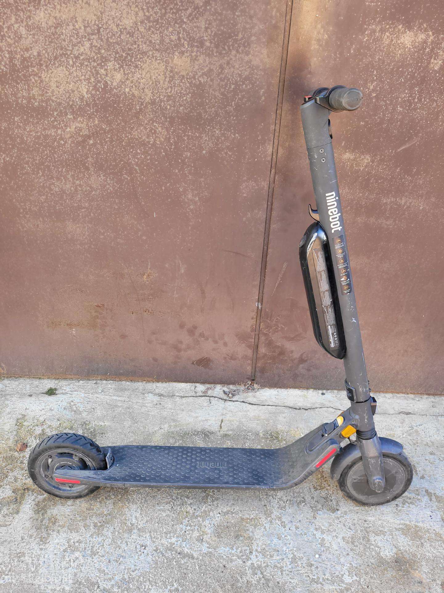Ninebot Kickscooter e45e paspirtukas su defektu