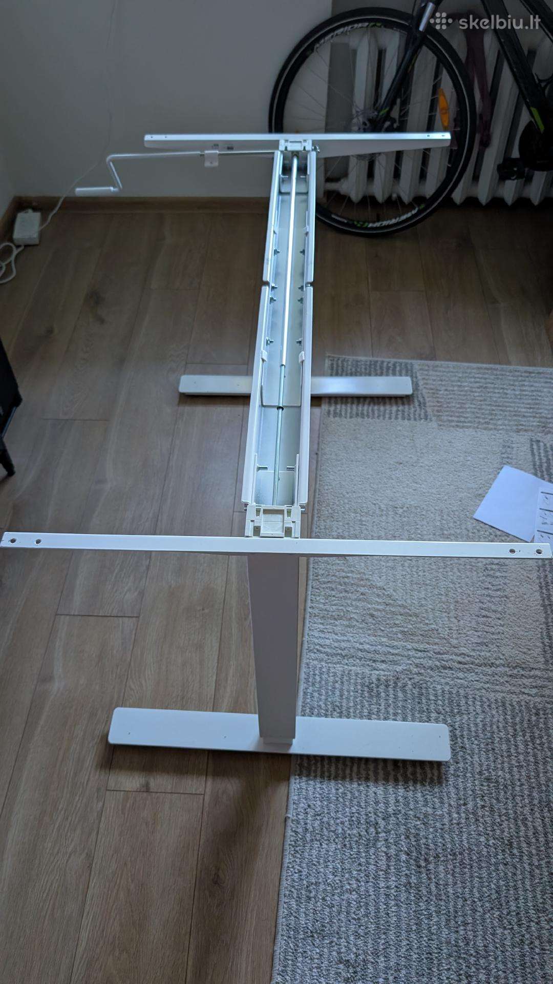 Mechaniškai reguliuojamos stalo kojos