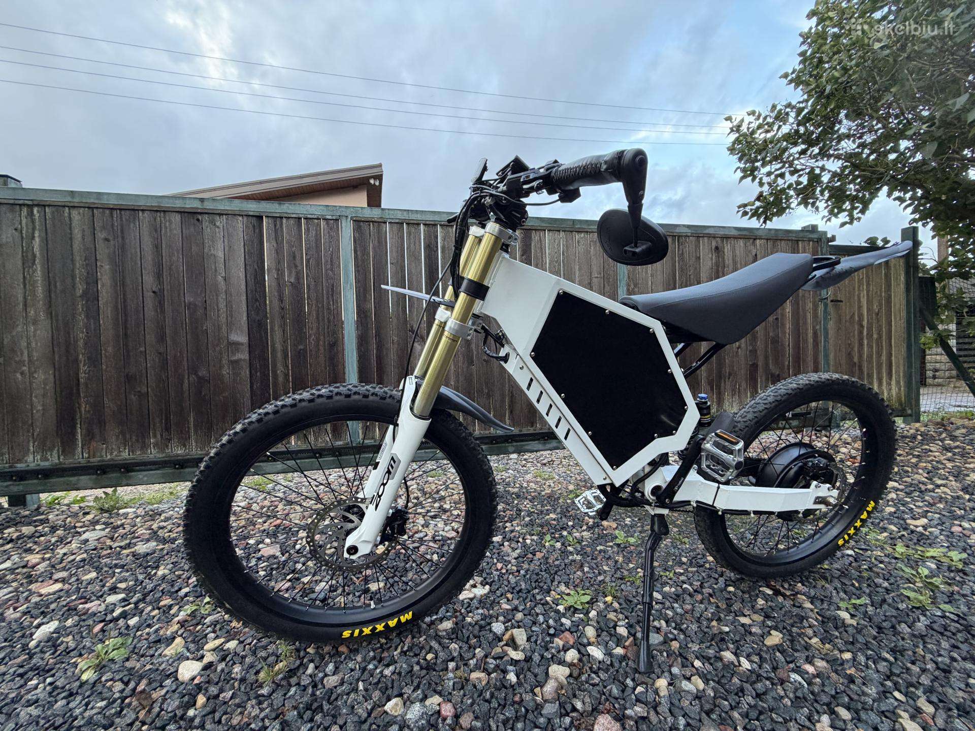 Dviratis, kuris važiuoja kaip motociklas