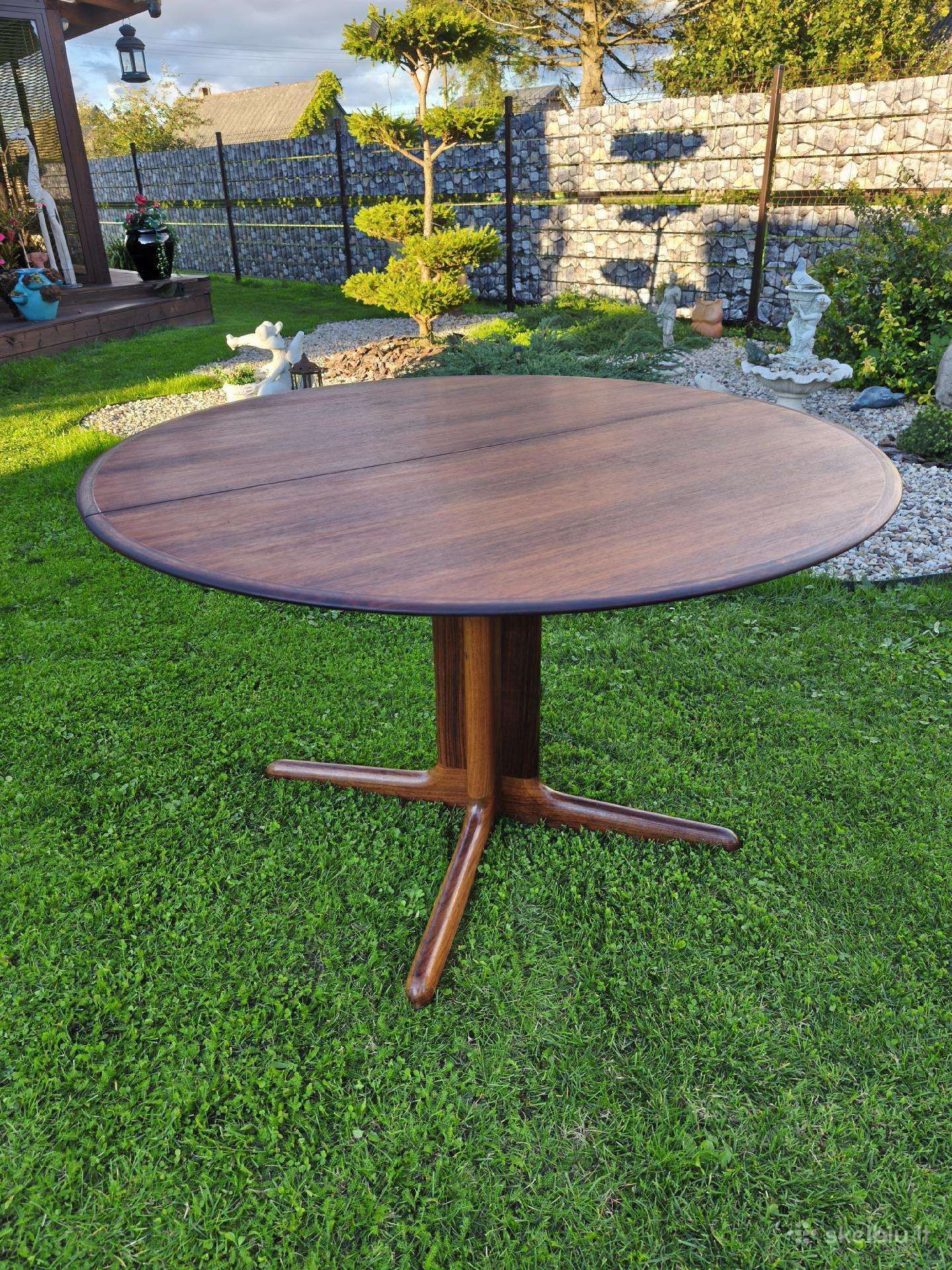 Mid century valgomojo stalas