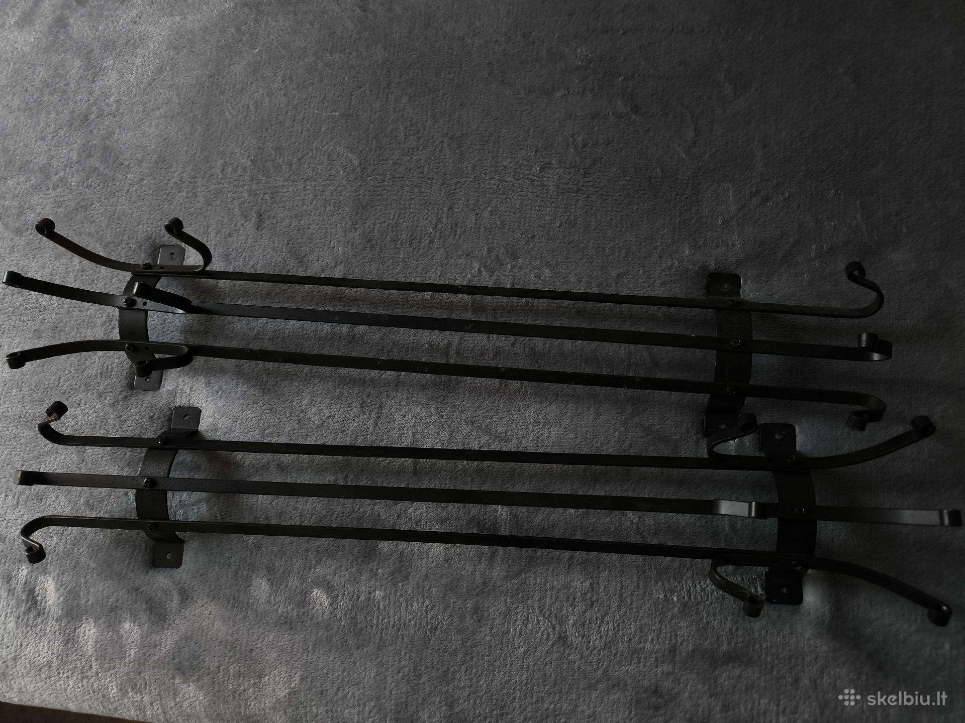 Metalinės pakabos ant sienos