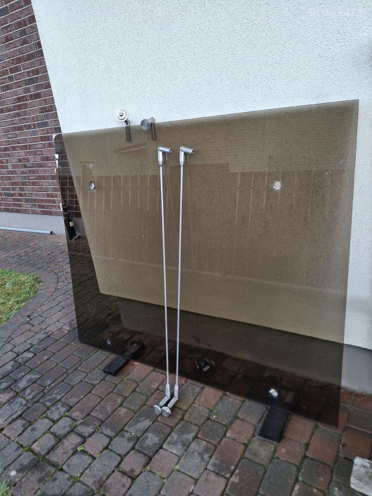 Stiklinis stogelis.