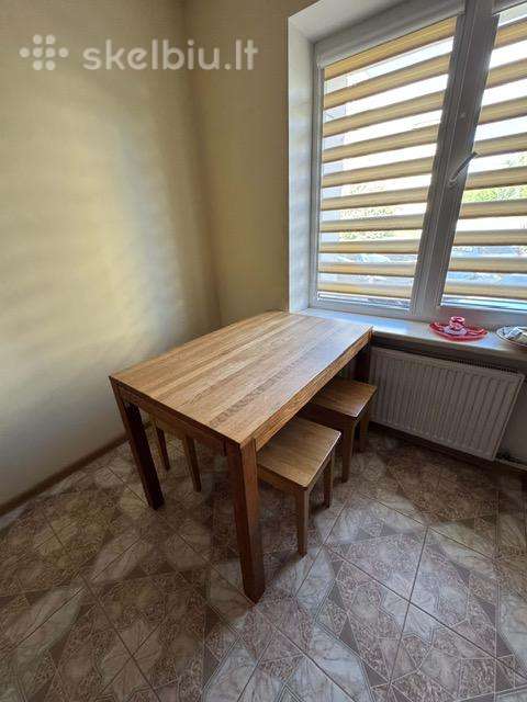 Natūralaus medžio virtuvinis stalas+4 kėdės