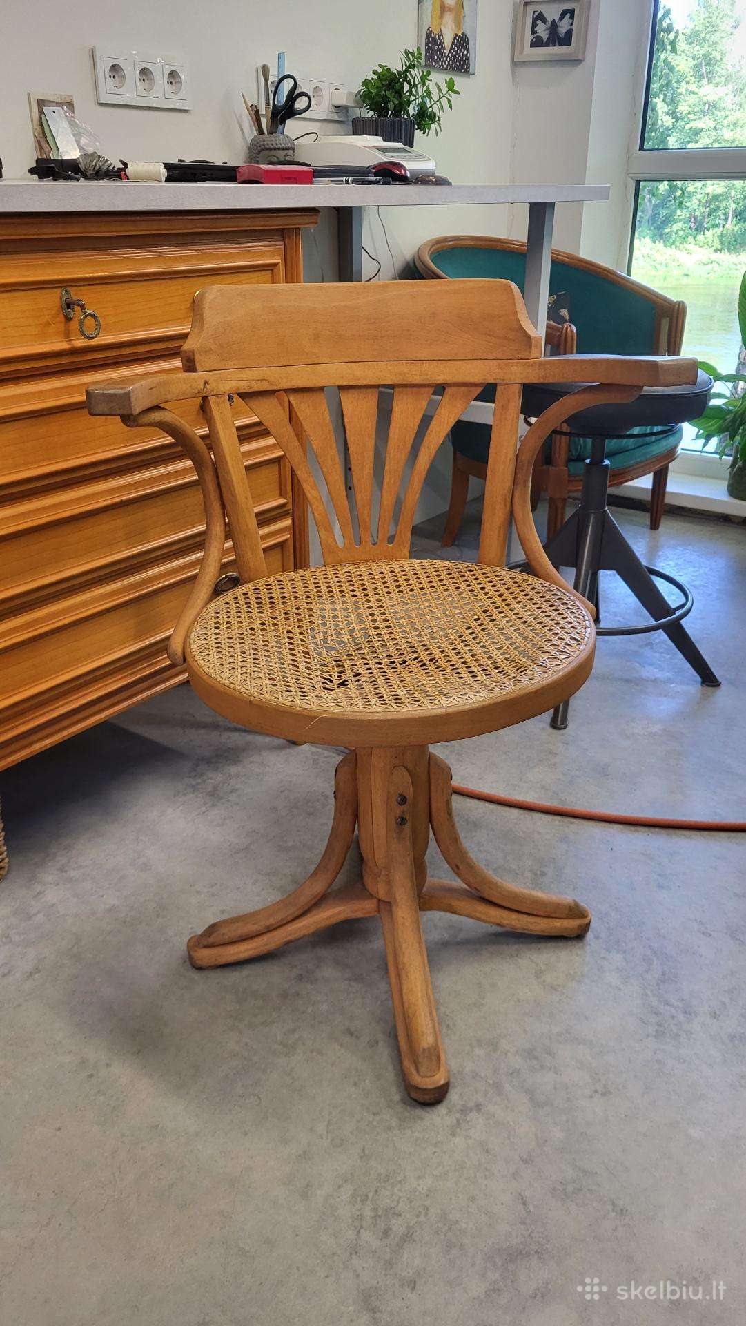 Thonet stiliaus kėdė