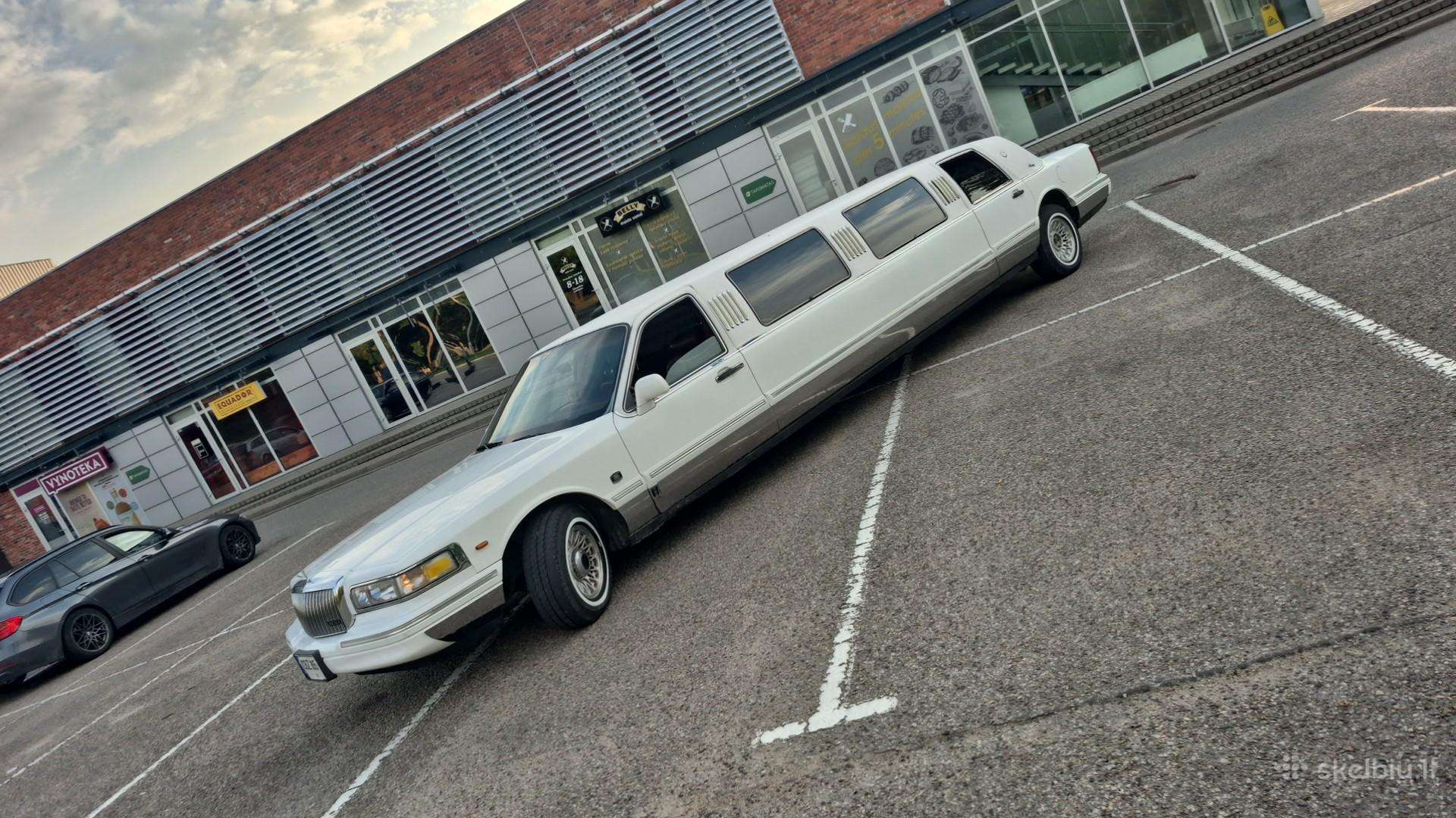 Lincoln Town Car, Лимузин
