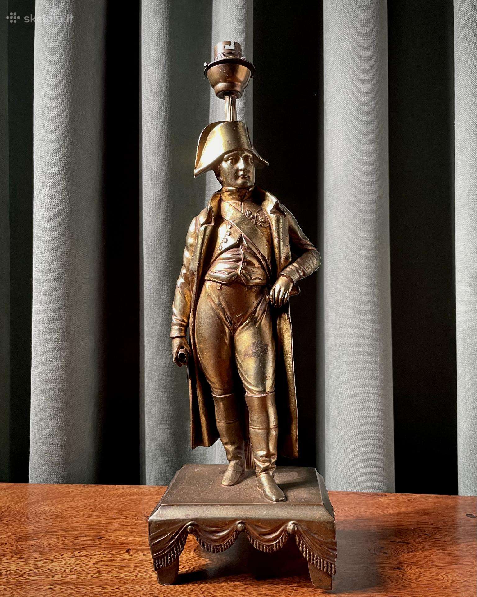 Vintažinė stalo lempa – Napoleonas