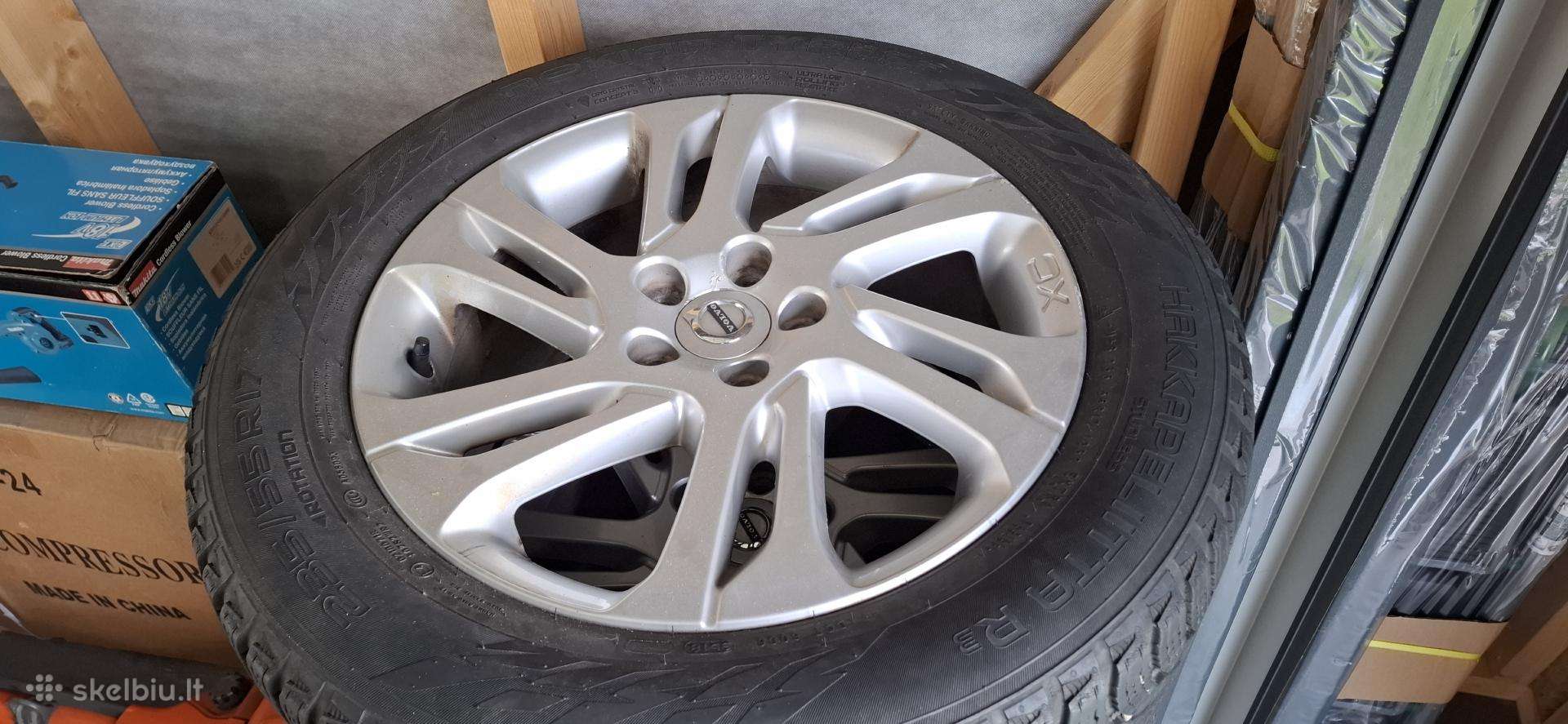 Orginalūs Volvo Xc70 ratlankiai su padangomis
