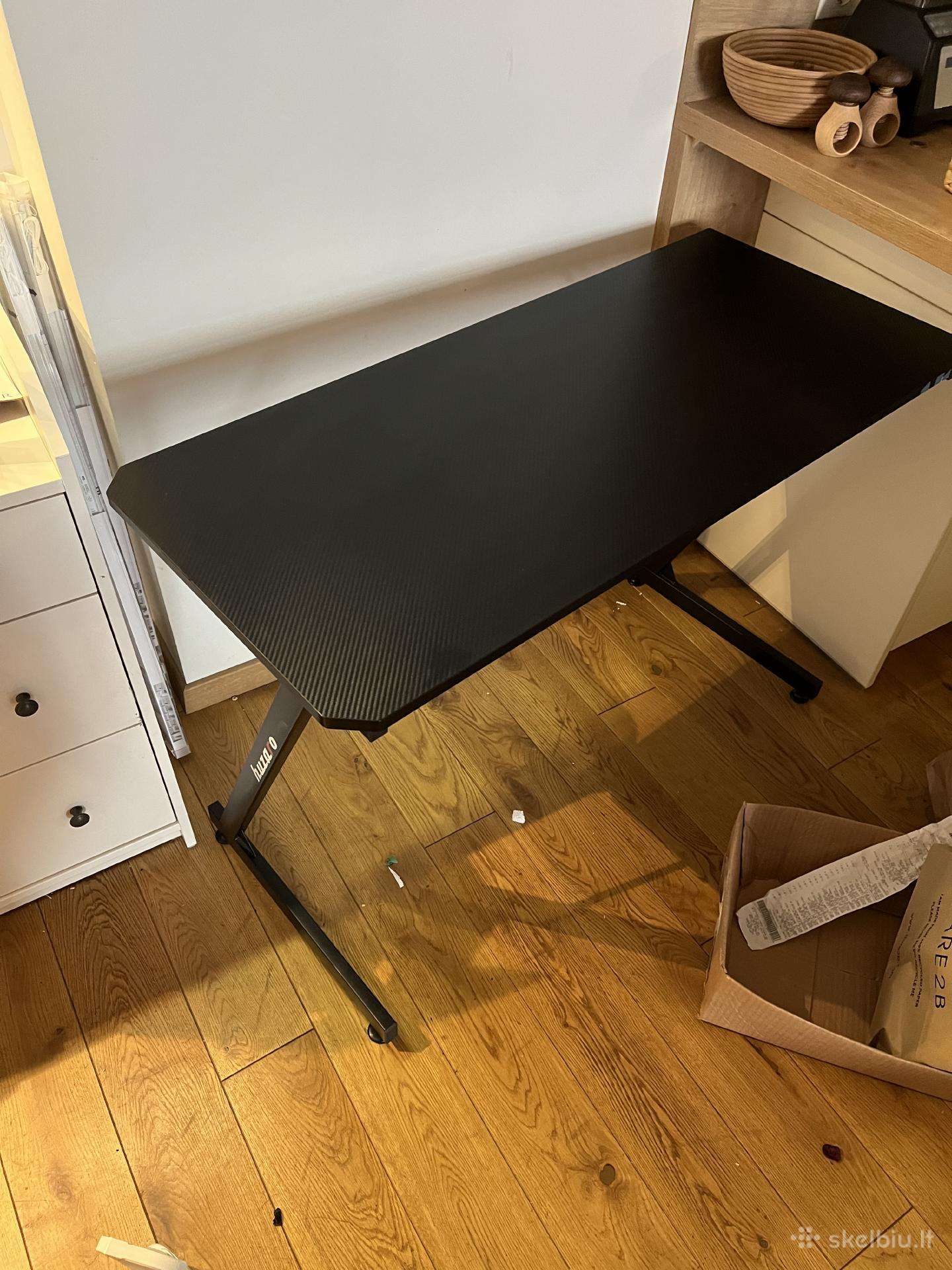 Juodas rašomasis žaidimų stalas 48x106, h74