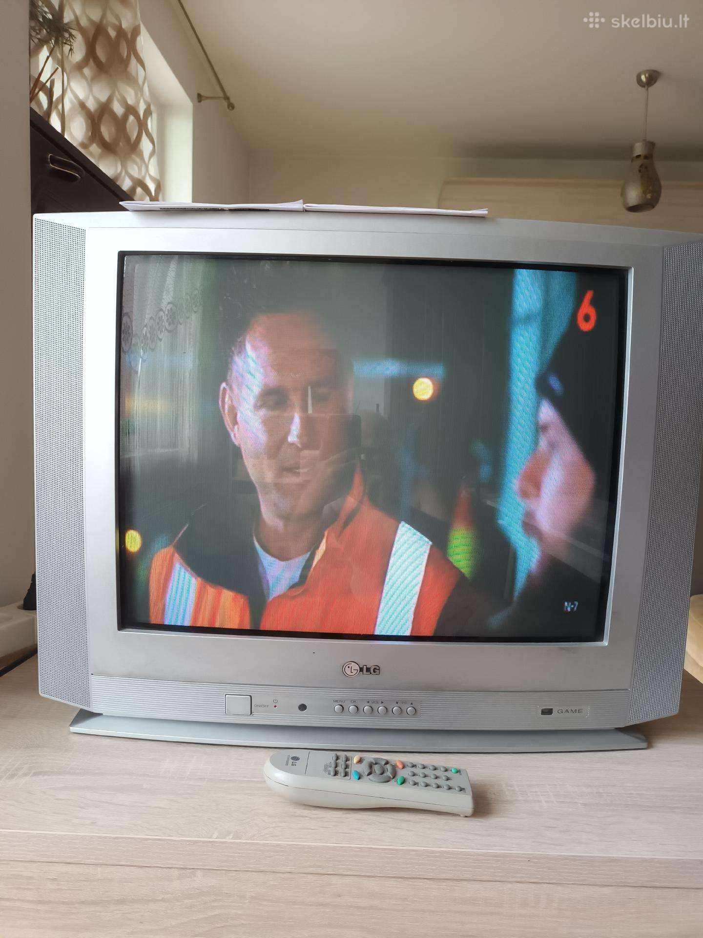 Retro Crt TV LG CE-21m64k su pulteliu ir 2003 m. č